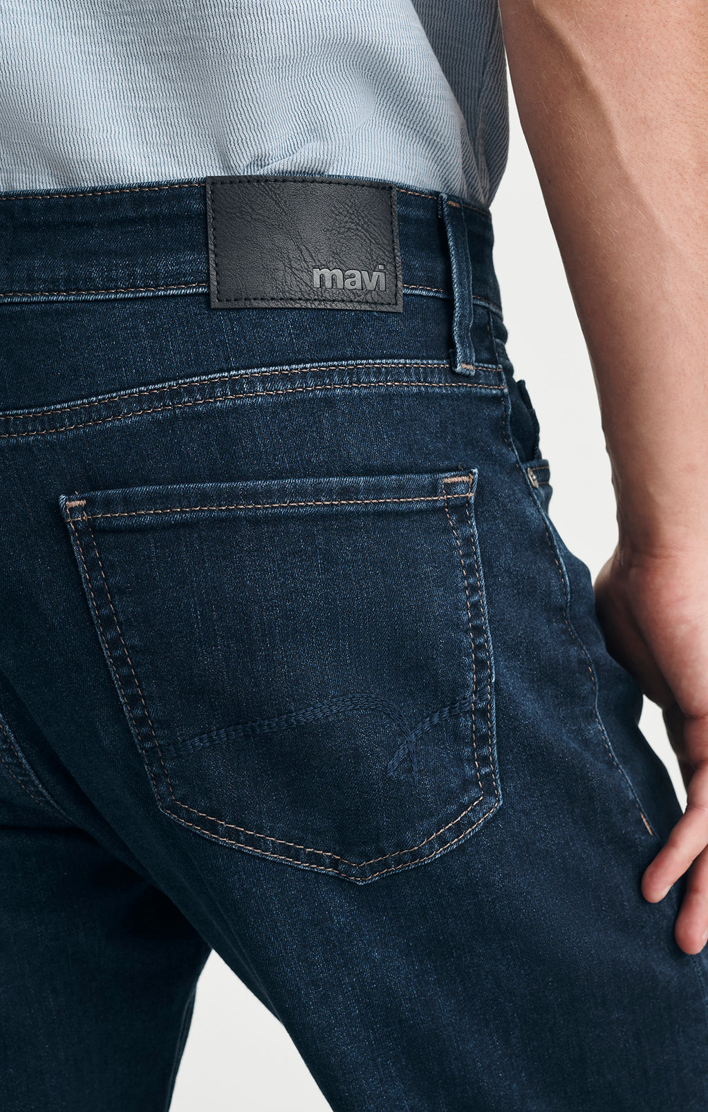MATT RELAXED STRAIGHT LEG IN MIDNIGHT BRUSHED WILLIAMSBURG - Mavi Jeans