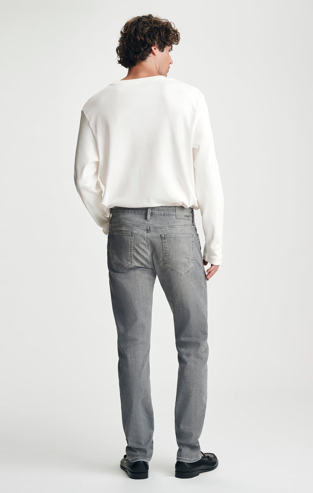 MARCUS SLIM STRAIGHT LEG IN LIGHT SMOKE FEATHER BLUE - Mavi Jeans
