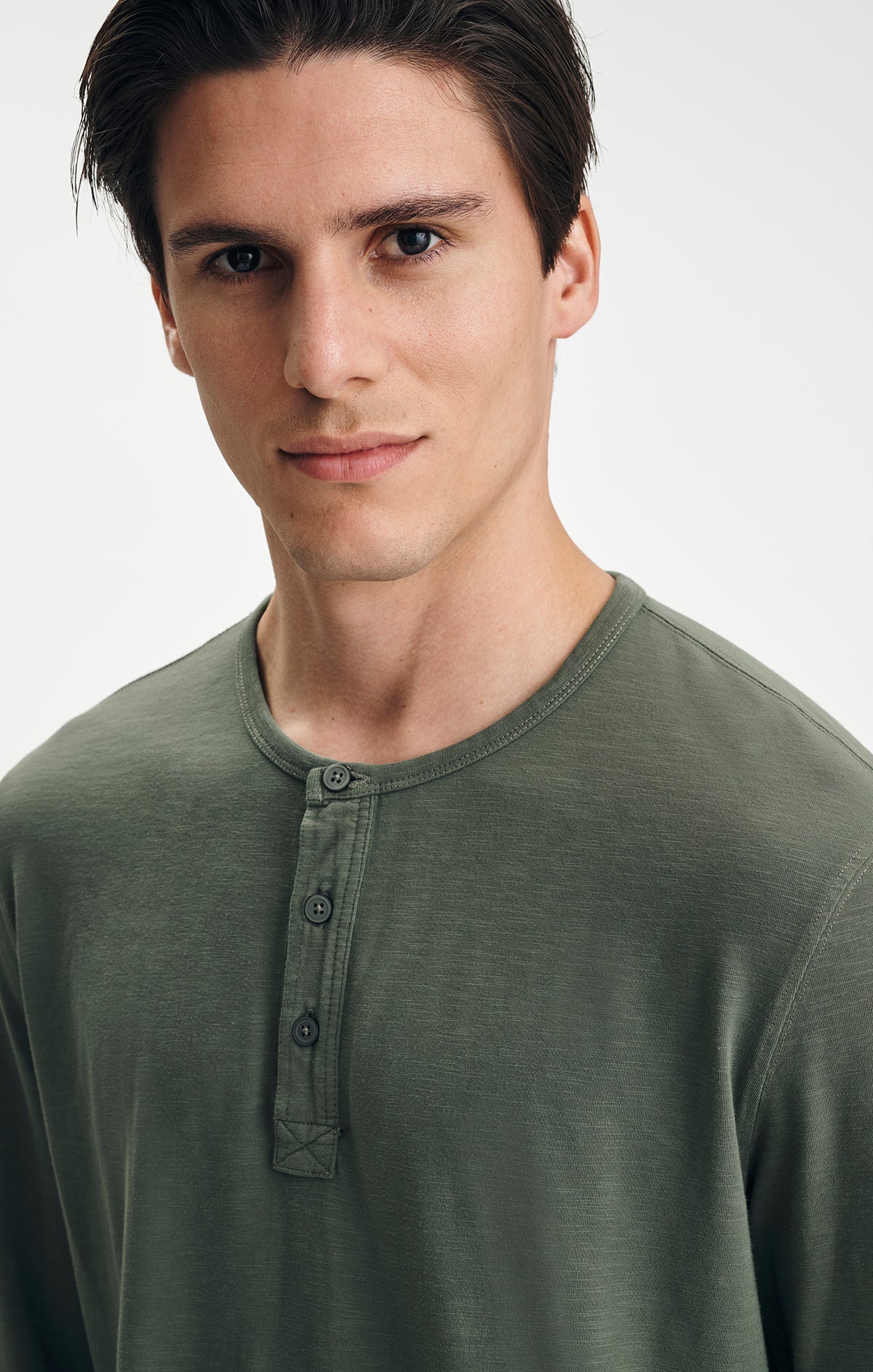 LONG SLEEVE HENLEY T-SHIRT IN THYME - Mavi Jeans
