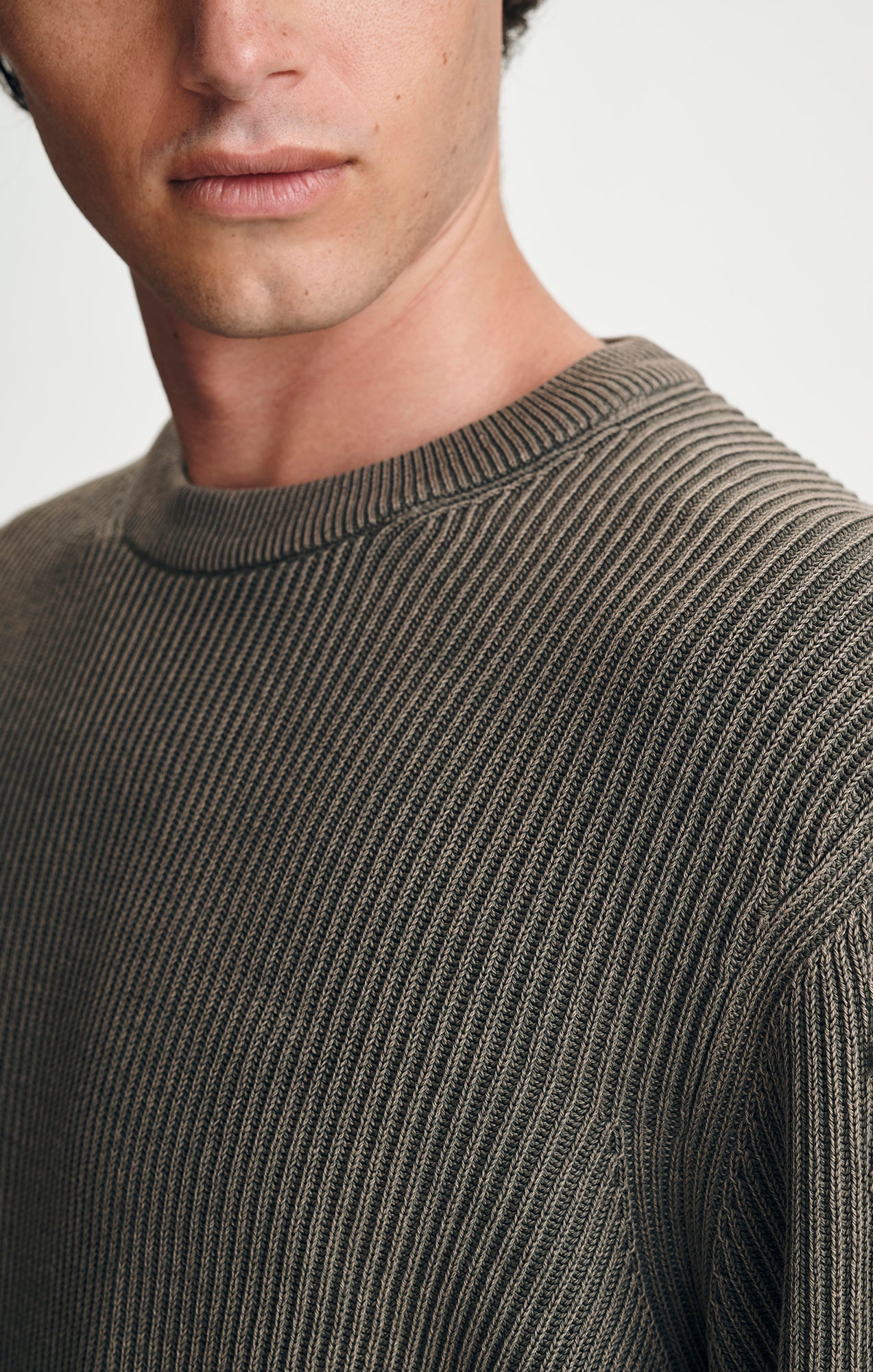 ACID WASH CREW NECK SWEATER IN FALCON