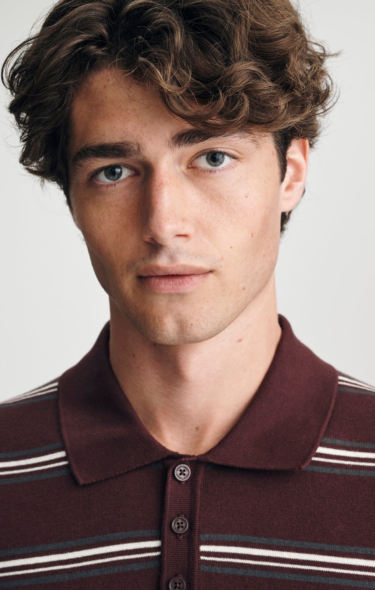 SHORT SLEEVE POLO SWEATER IN FUDGE - Mavi Jeans