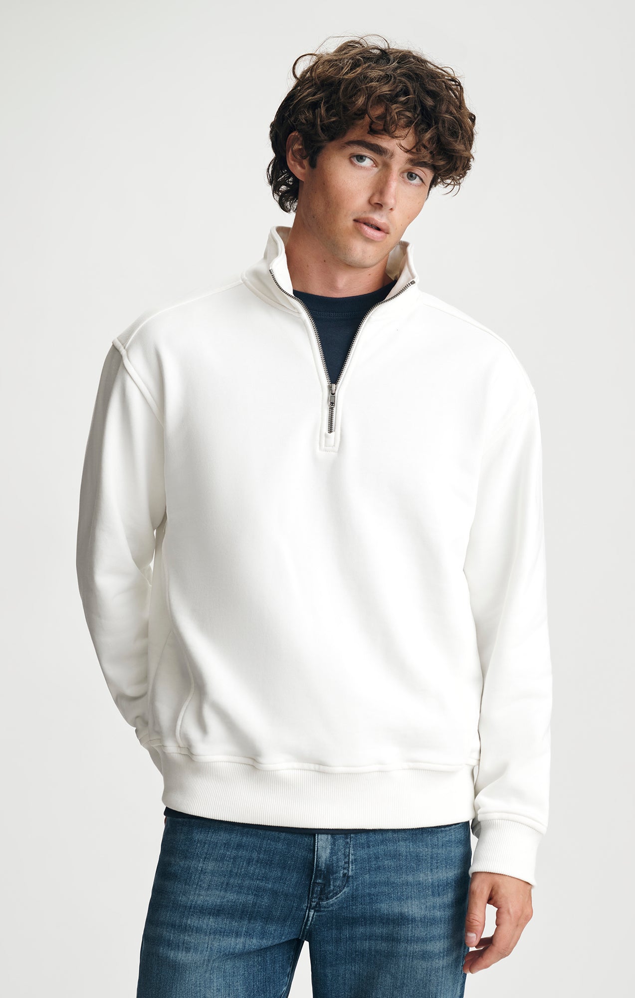 QUARTER ZIP SWEATSHIRT IN WHITE ALYSSUM