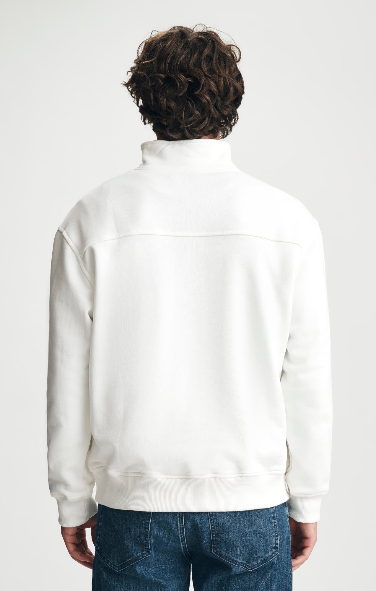 QUARTER ZIP SWEATSHIRT IN WHITE ALYSSUM