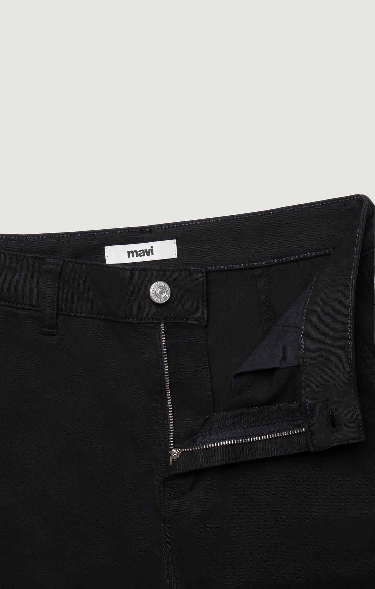 LAUREN STRAIGHT CHINO IN BLACK CASUAL TWILL - Mavi Jeans