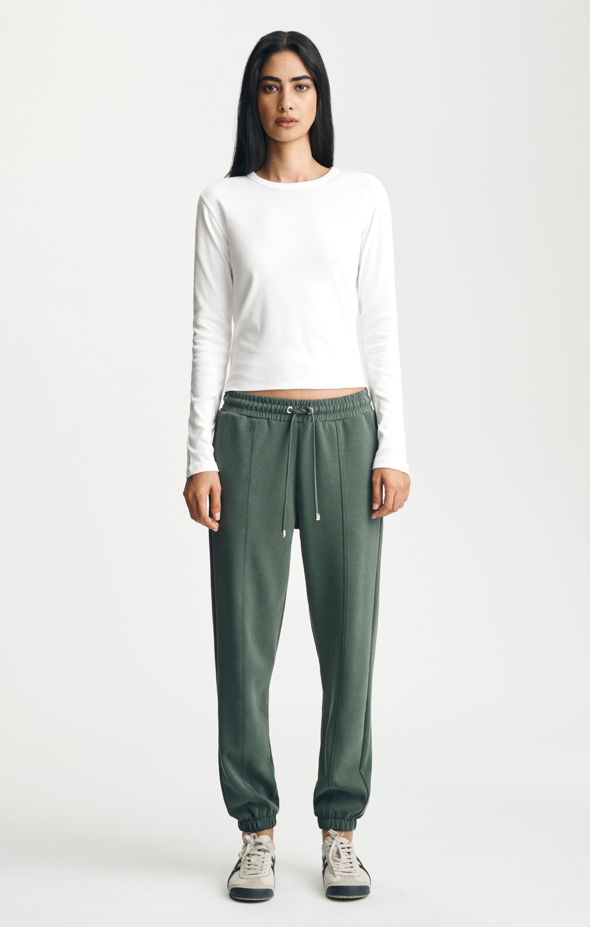 LUXE TOUCH TENCEL™ SWEATPANTS IN CLIMBING IVY - Mavi Jeans
