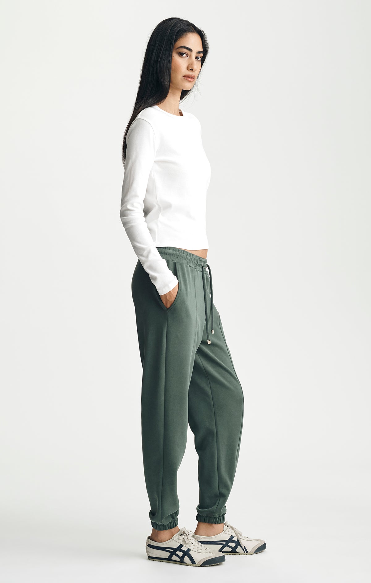 LUXE TOUCH TENCEL™ SWEATPANTS IN CLIMBING IVY - Mavi Jeans