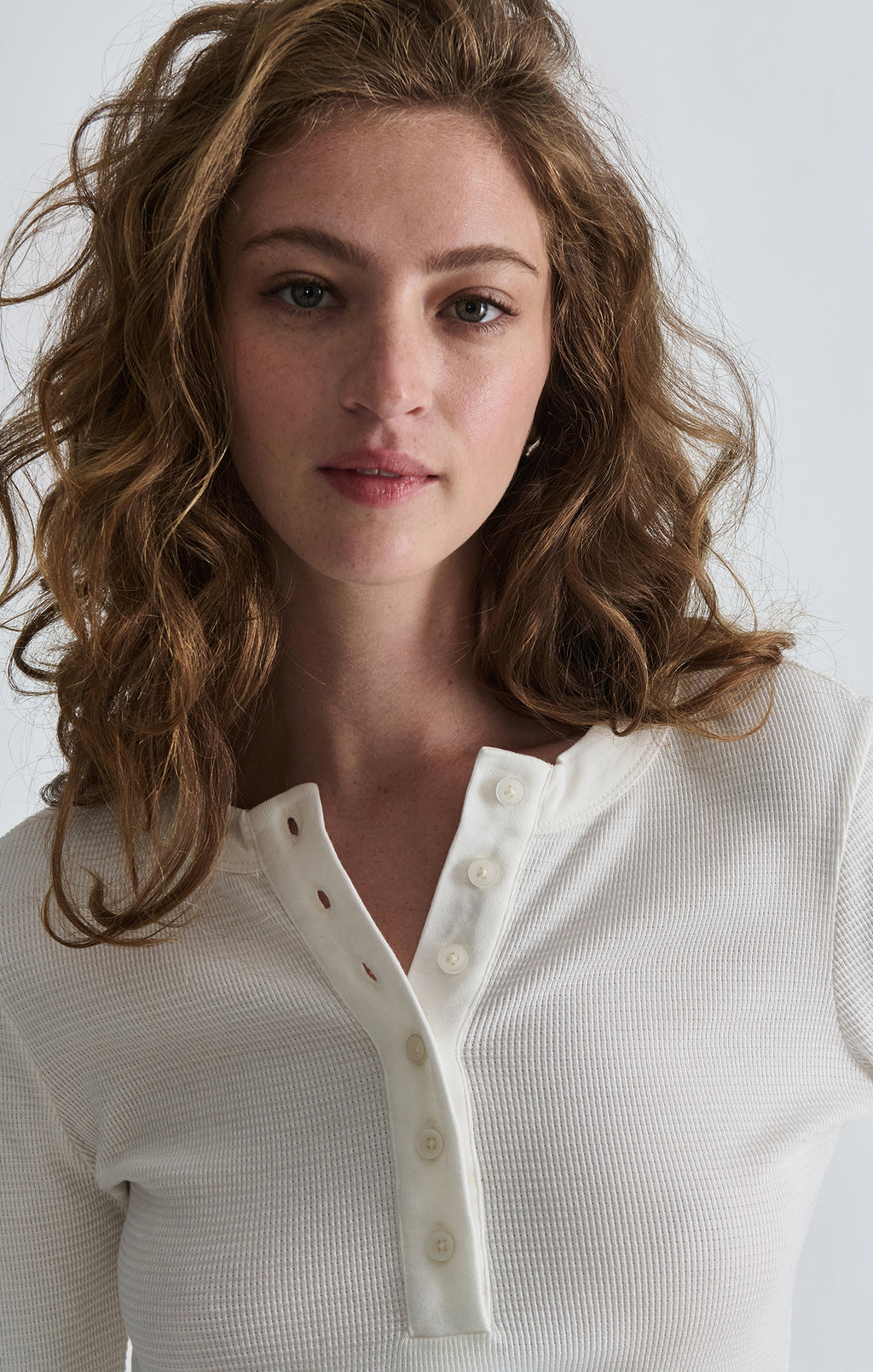 LONG SLEEVE HENLEY T-SHIRT IN ANTIQUE WHITE - Mavi Jeans