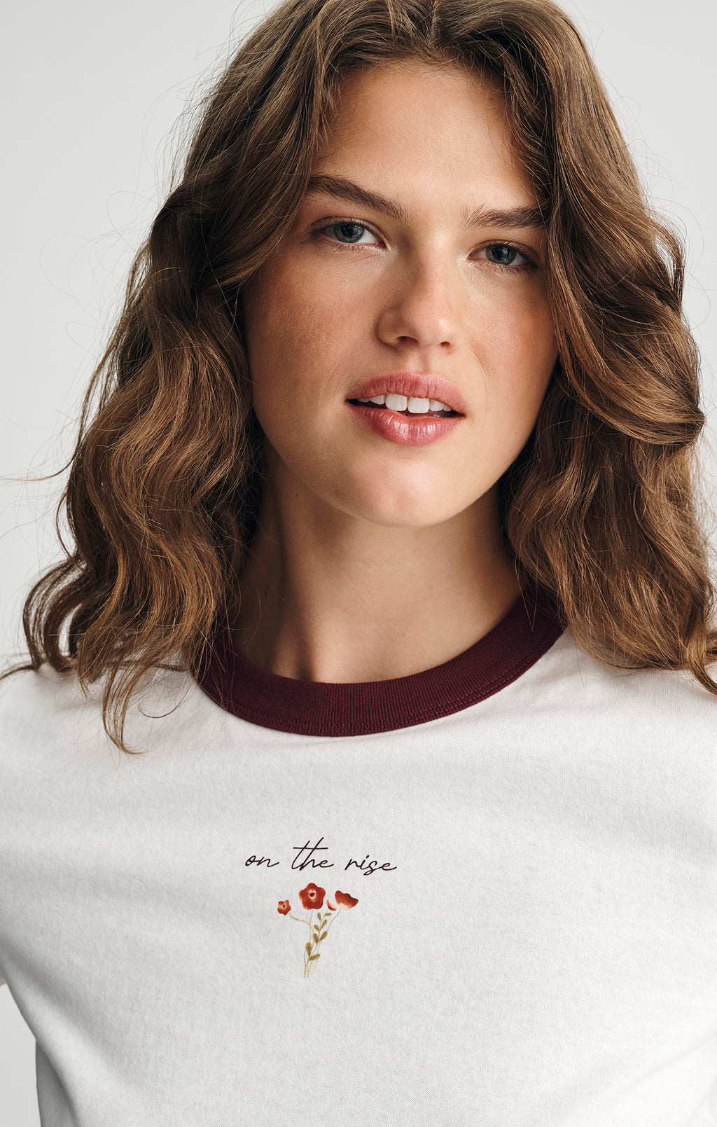 ON THE RISE GRAPHIC T-SHIRT IN ANTIQUE WHITE - Mavi Jeans