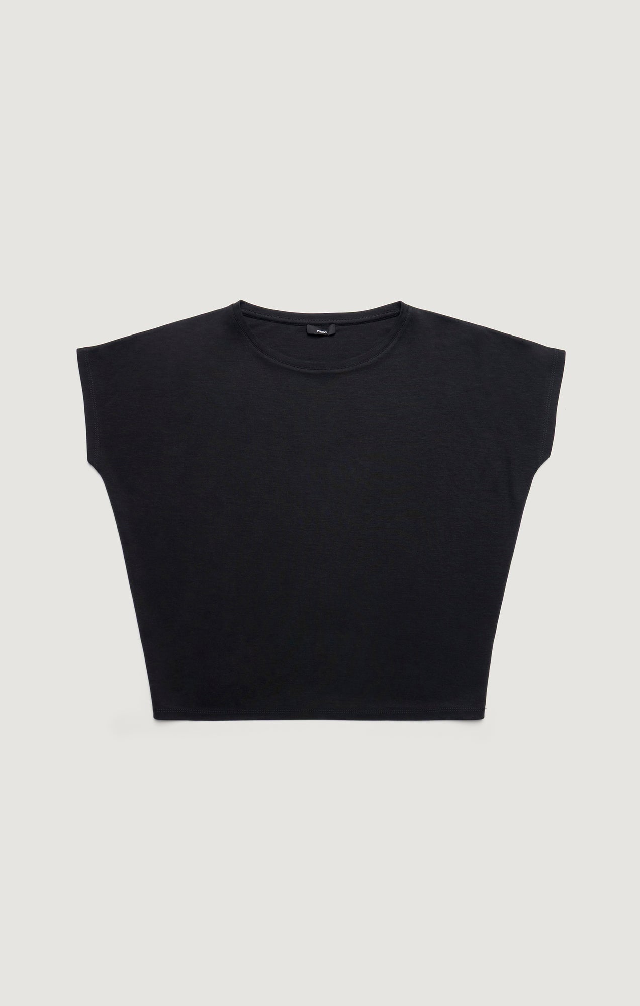 LUXE TOUCH TENCEL™ BOAT NECK T-SHIRT IN BLACK - Mavi Jeans