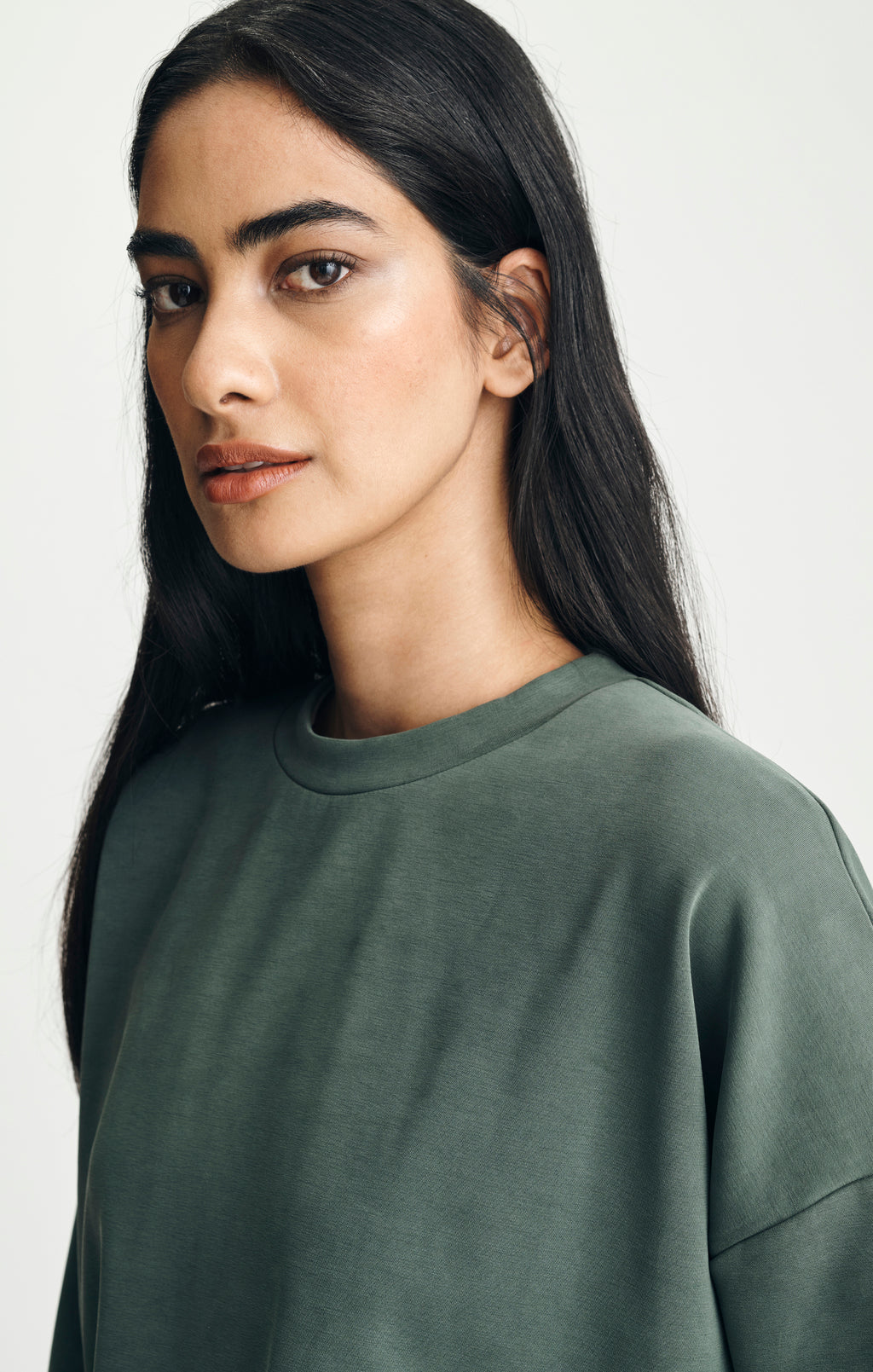 LUXE TOUCH TENCEL™ SWEATSHIRT IN CLIMBING IVY - Mavi Jeans