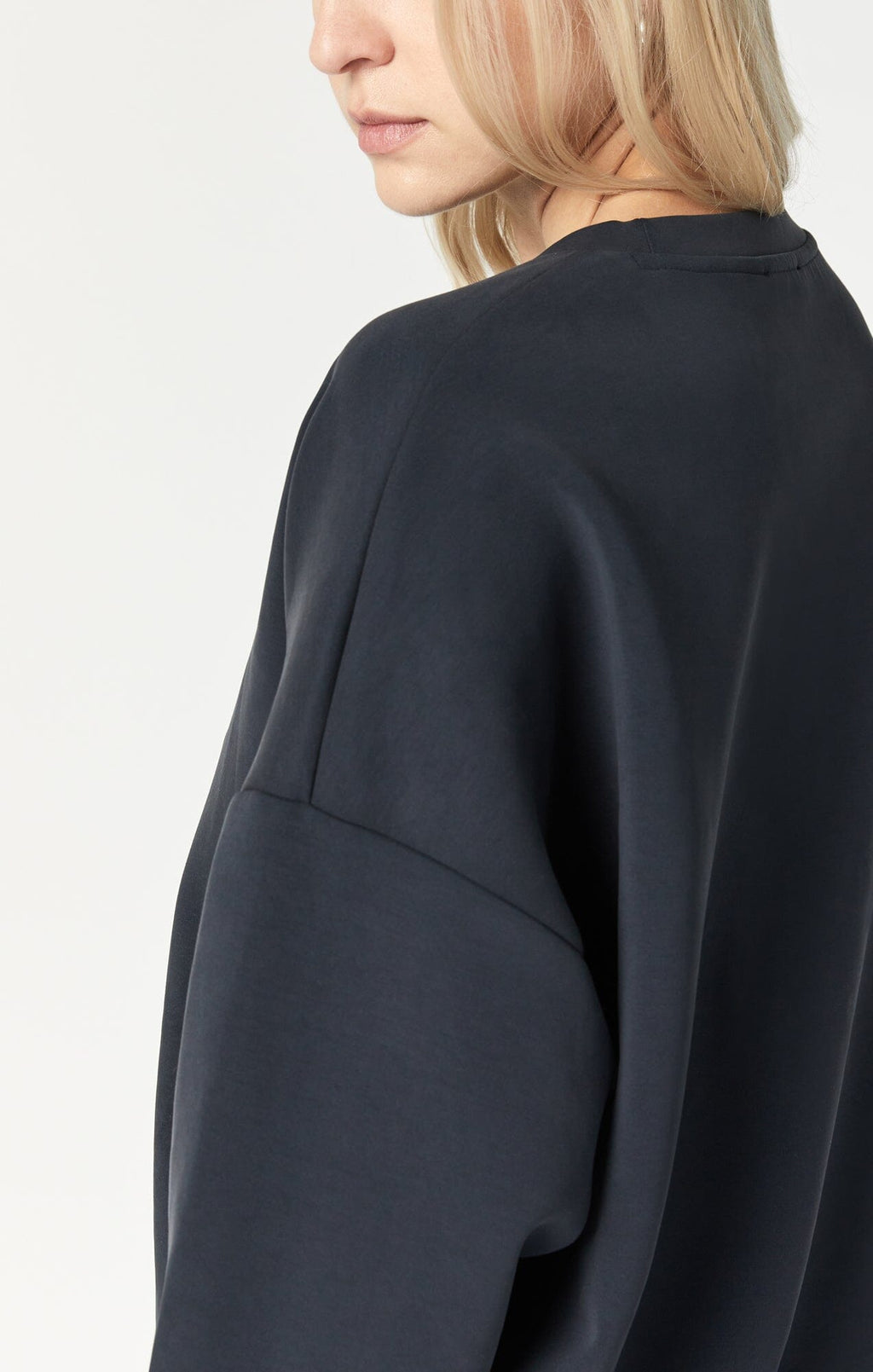LUXE TOUCH TENCEL™ SWEATSHIRT IN BLACK - Mavi Jeans