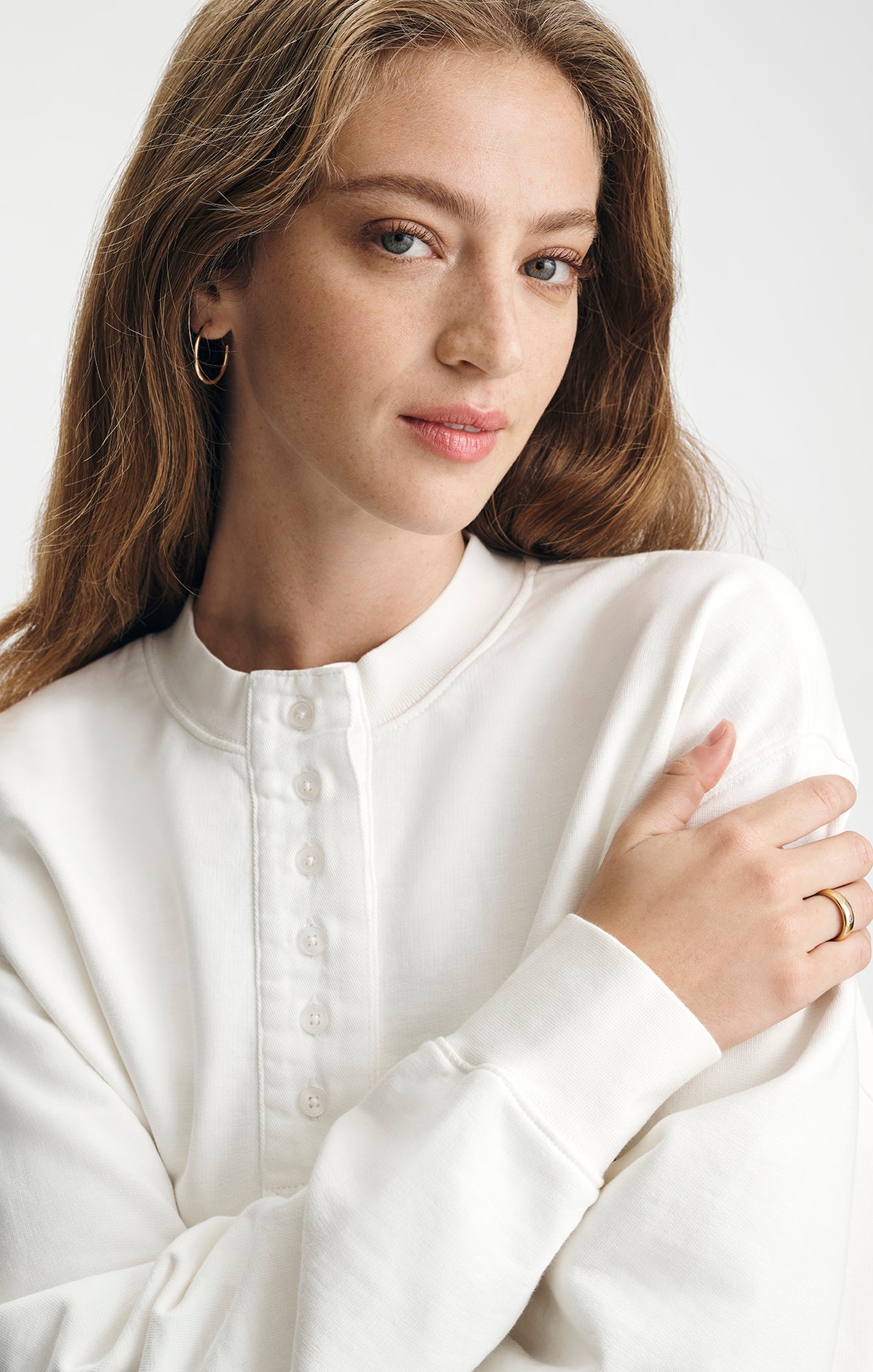 FLEECE HENLEY SWEATSHIRT IN ANTIQUE WHITE - Mavi Jeans