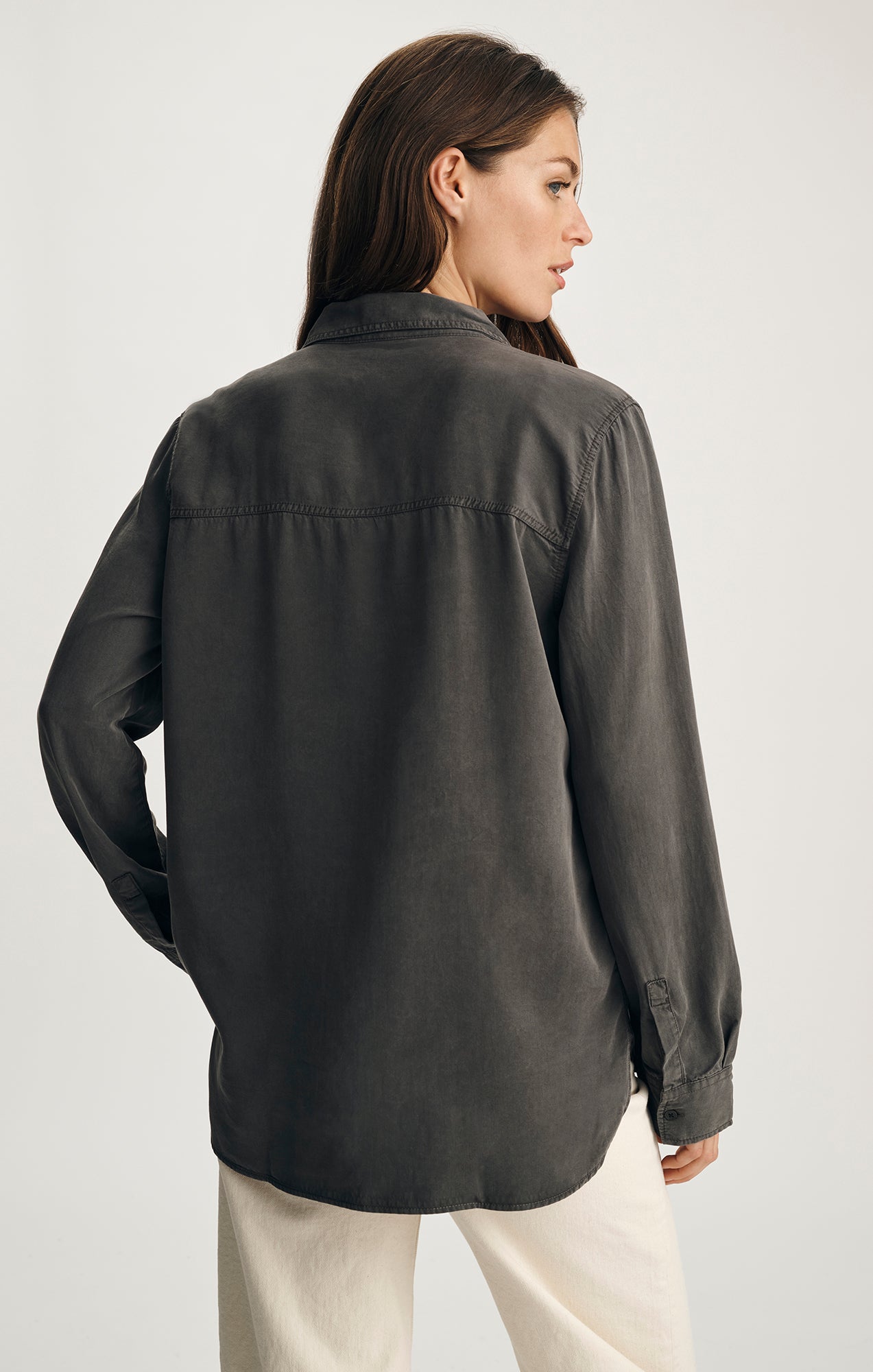 LUXE TOUCH TENCEL™ DOUBLE POCKET BUTTON-UP SHIRT IN DARK SHADOW