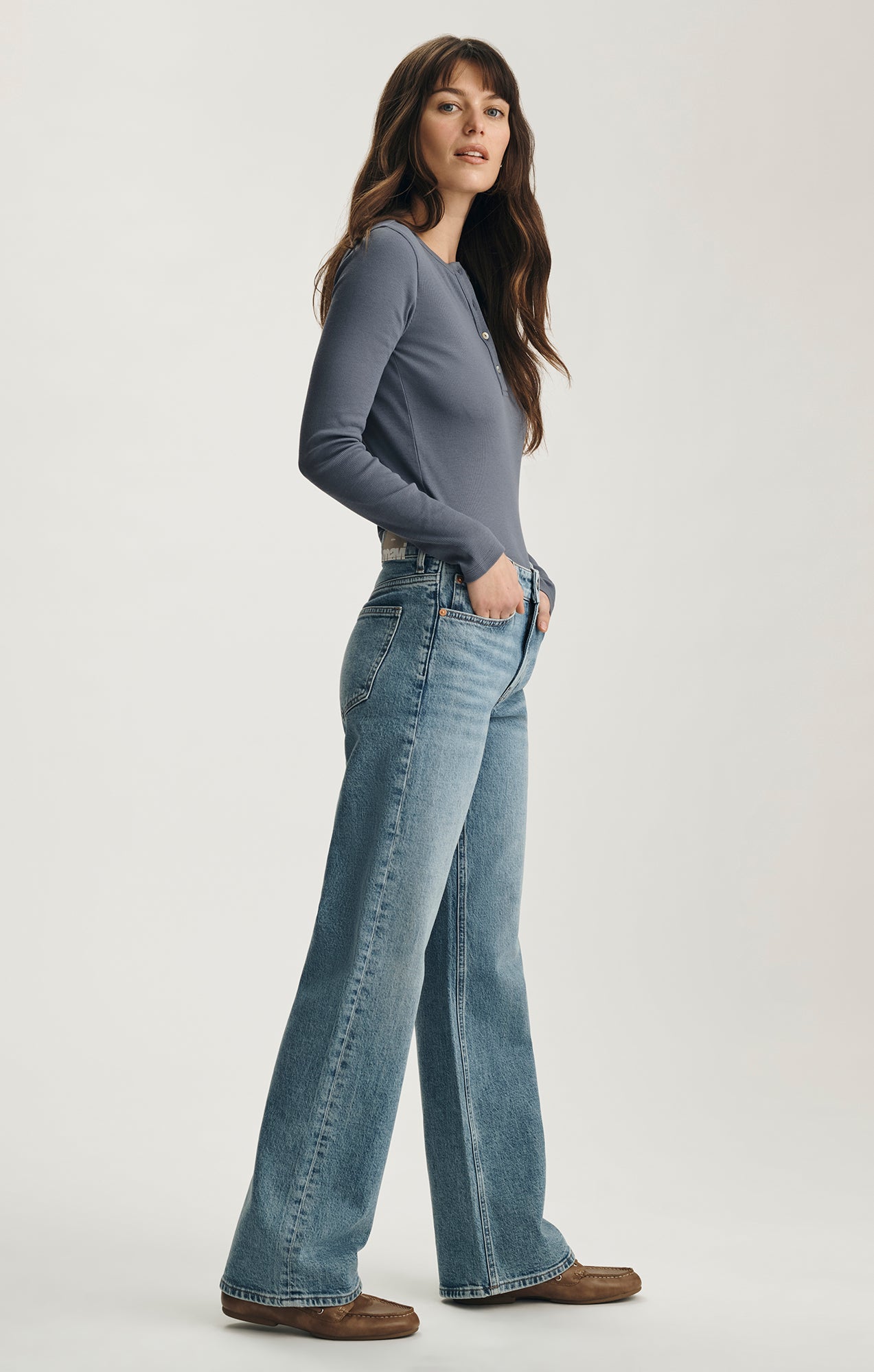 TAYLOR STRAIGHT LEG IN MID BRUSHED CLASSIC BLUE - Mavi Jeans
