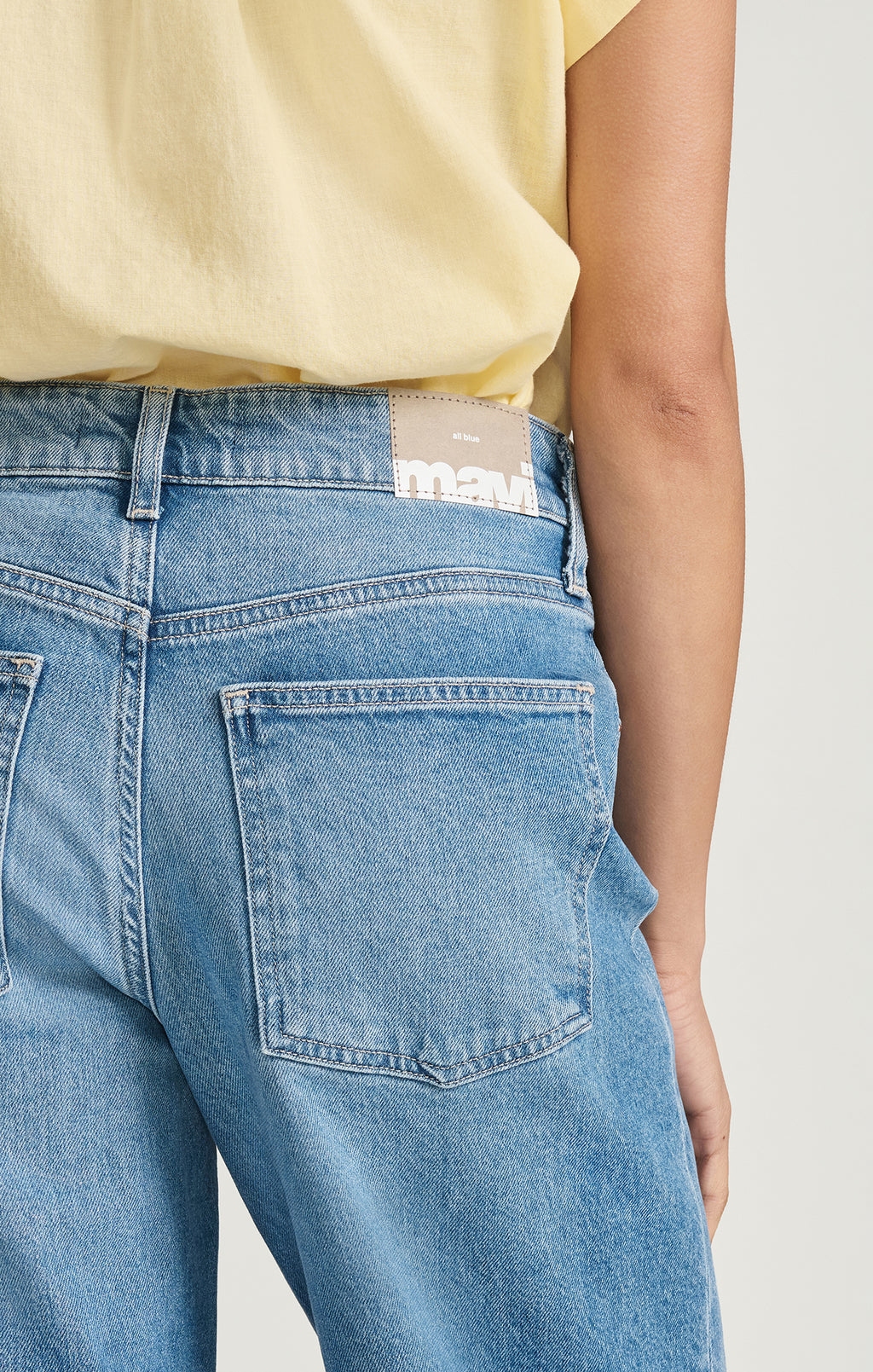 NICA CROPPED BARREL IN LIGHT BRUSHED CLASSIC BLUE - Mavi Jeans
