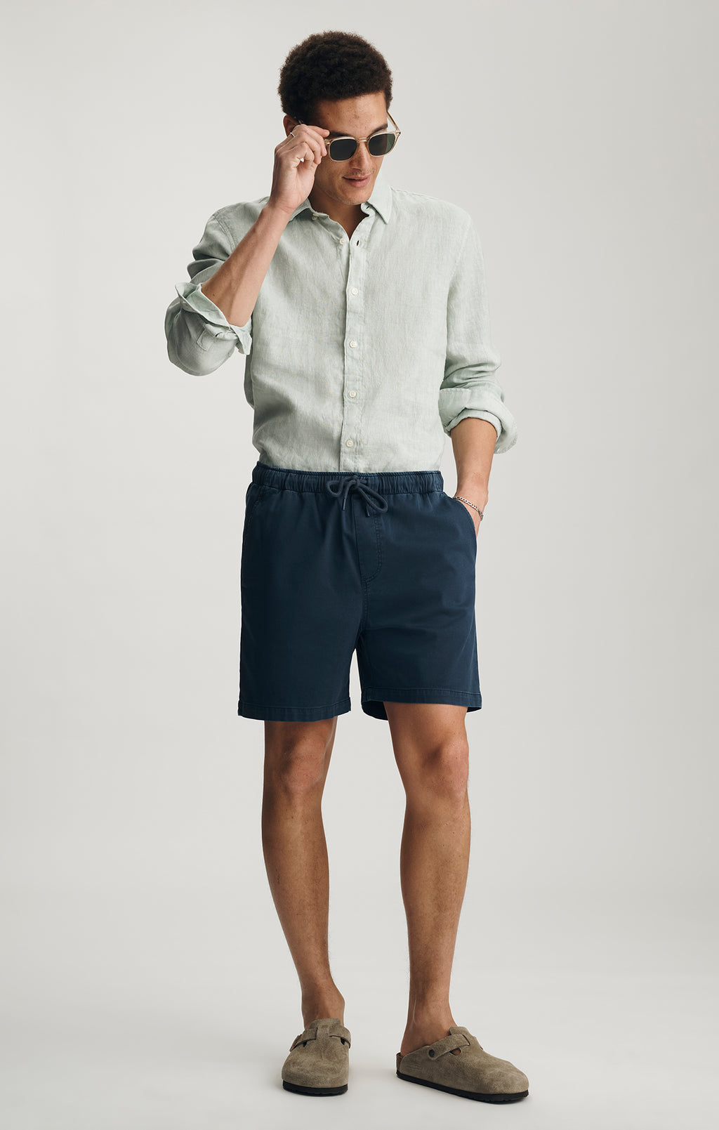 TENCEL™ DRAWSTRING 7" INSEAM SHORTS IN TOTAL ECLIPSE - Mavi Jeans