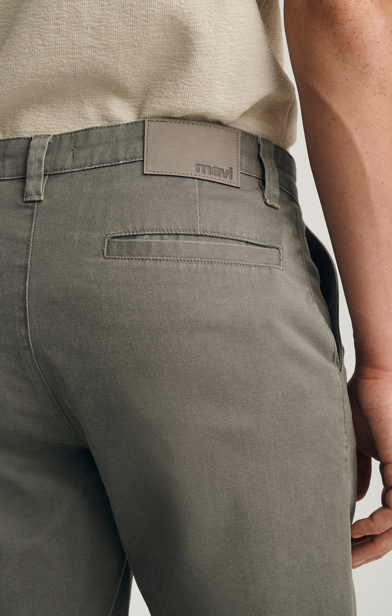 NOAH SHORTS IN OLIVE VINTAGE COLORED - Mavi Jeans