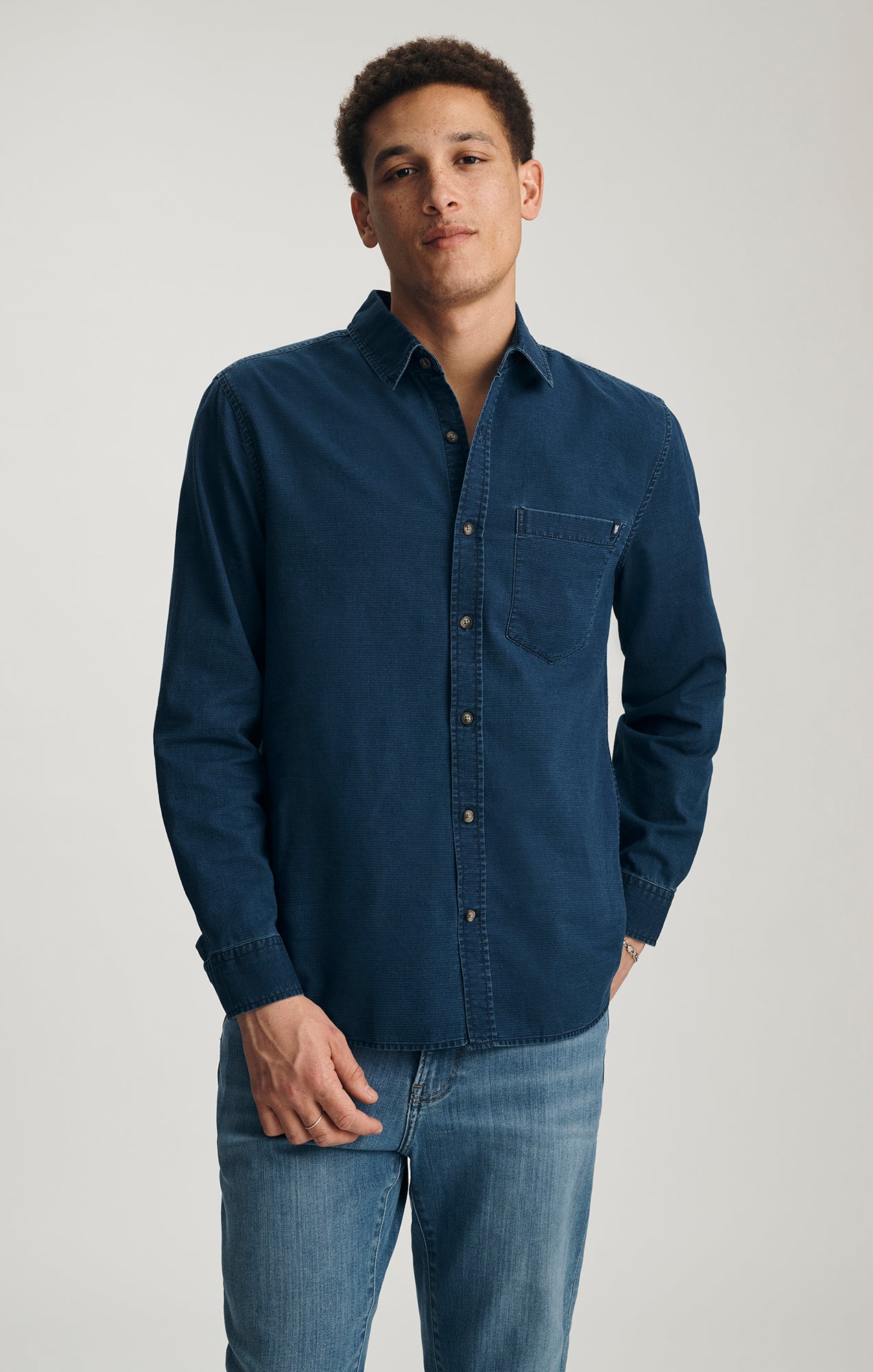 ONE POCKET BUTTON-UP SHIRT IN INDIGO - Mavi Jeans