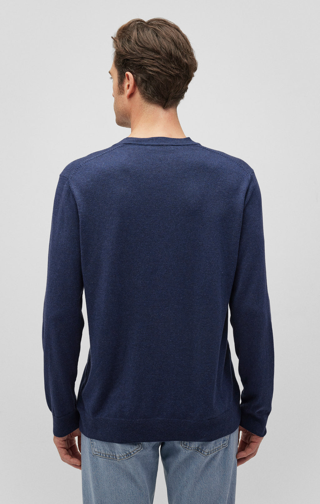 V-NECK SWEATER IN BLACK IRIS - Mavi Jeans