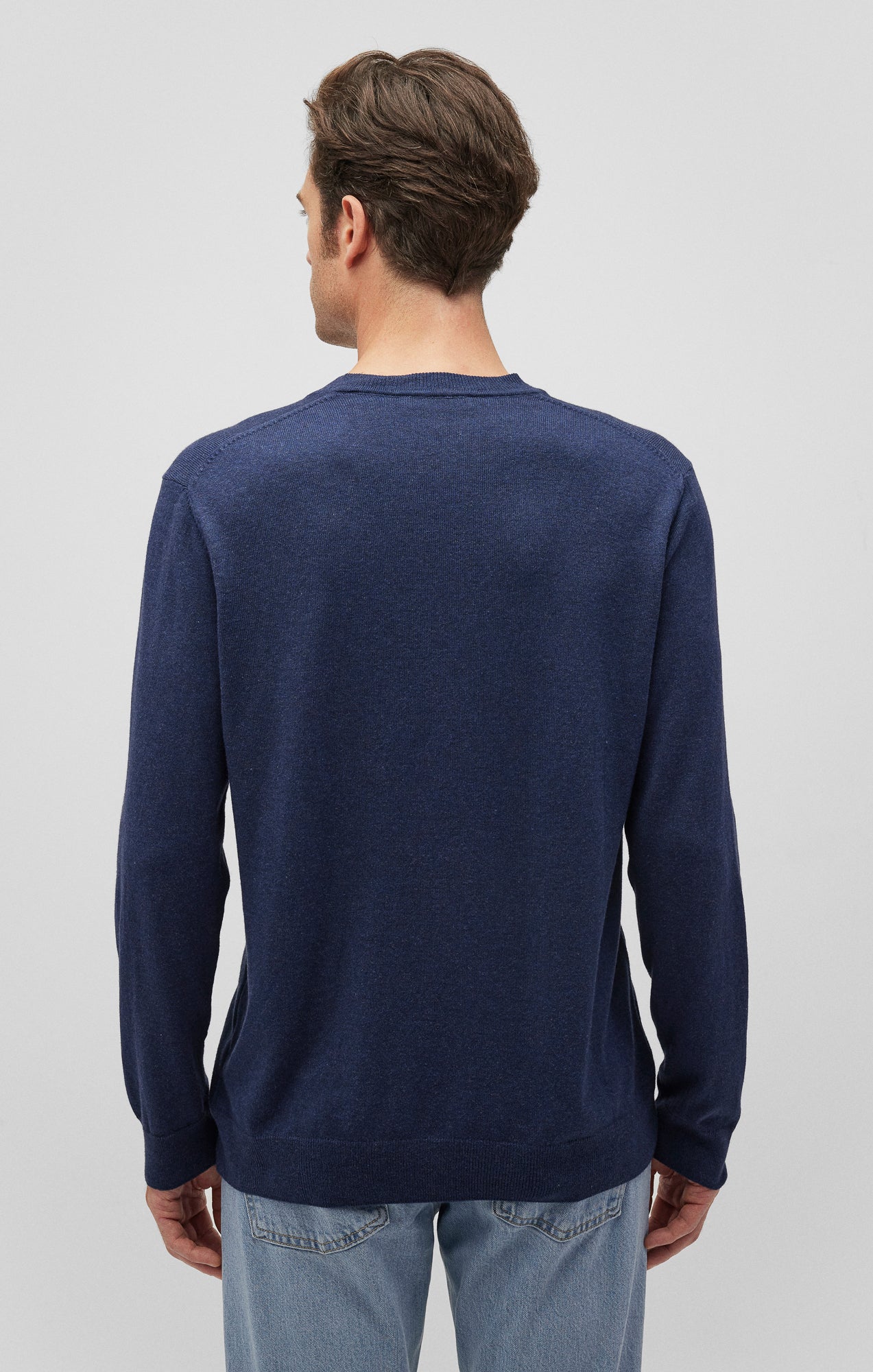 V-NECK SWEATER IN BLACK IRIS - Mavi Jeans