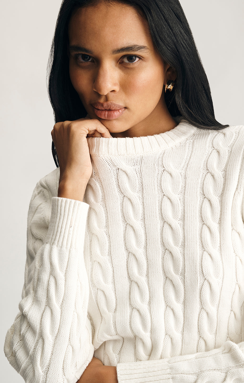 CABLE-KNIT CREW NECK SWEATER IN ANTIQUE WHITE