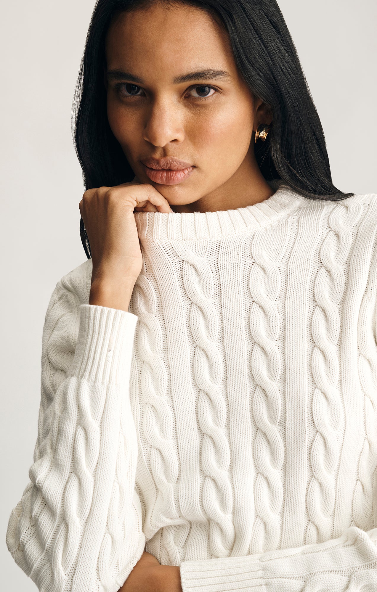 CABLE-KNIT CREW NECK SWEATER IN ANTIQUE WHITE