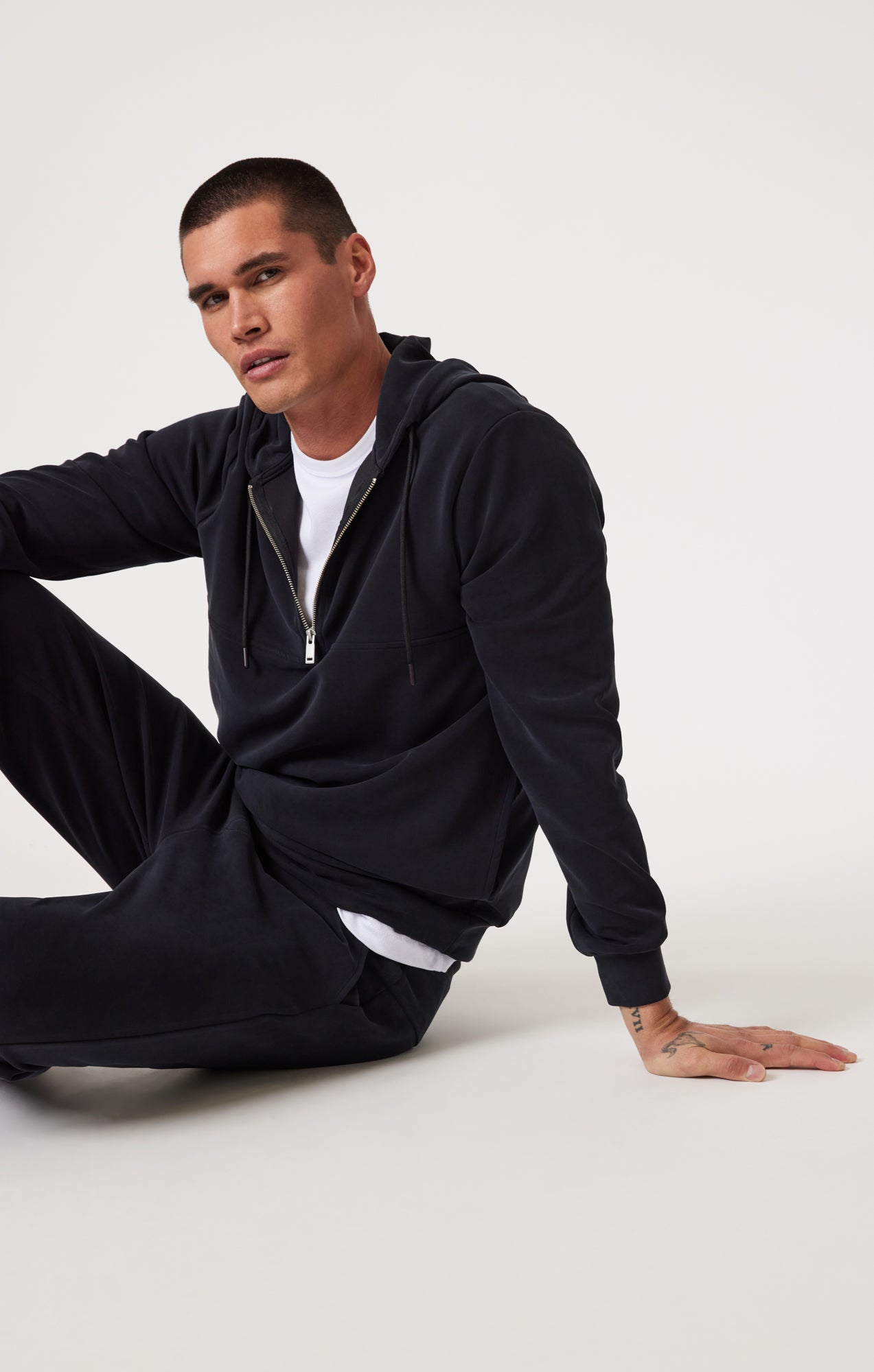 SWEATPANTS IN JET BLACK - Mavi Jeans