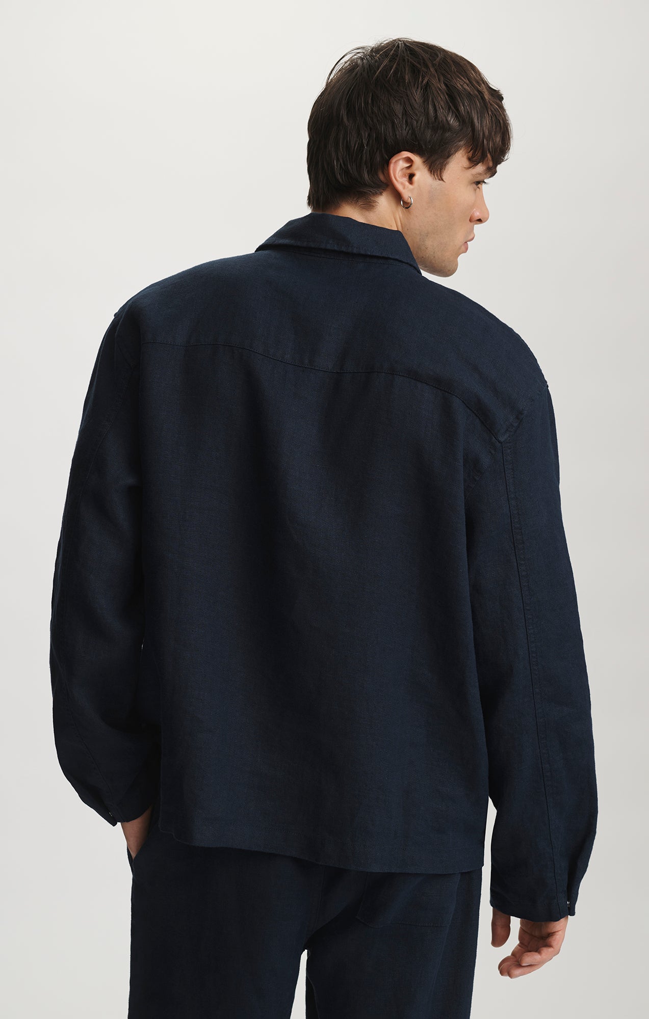 LINEN DOUBLE POCKET BUTTON-UP SHIRT IN DARK SAPPHIRE - Mavi Jeans