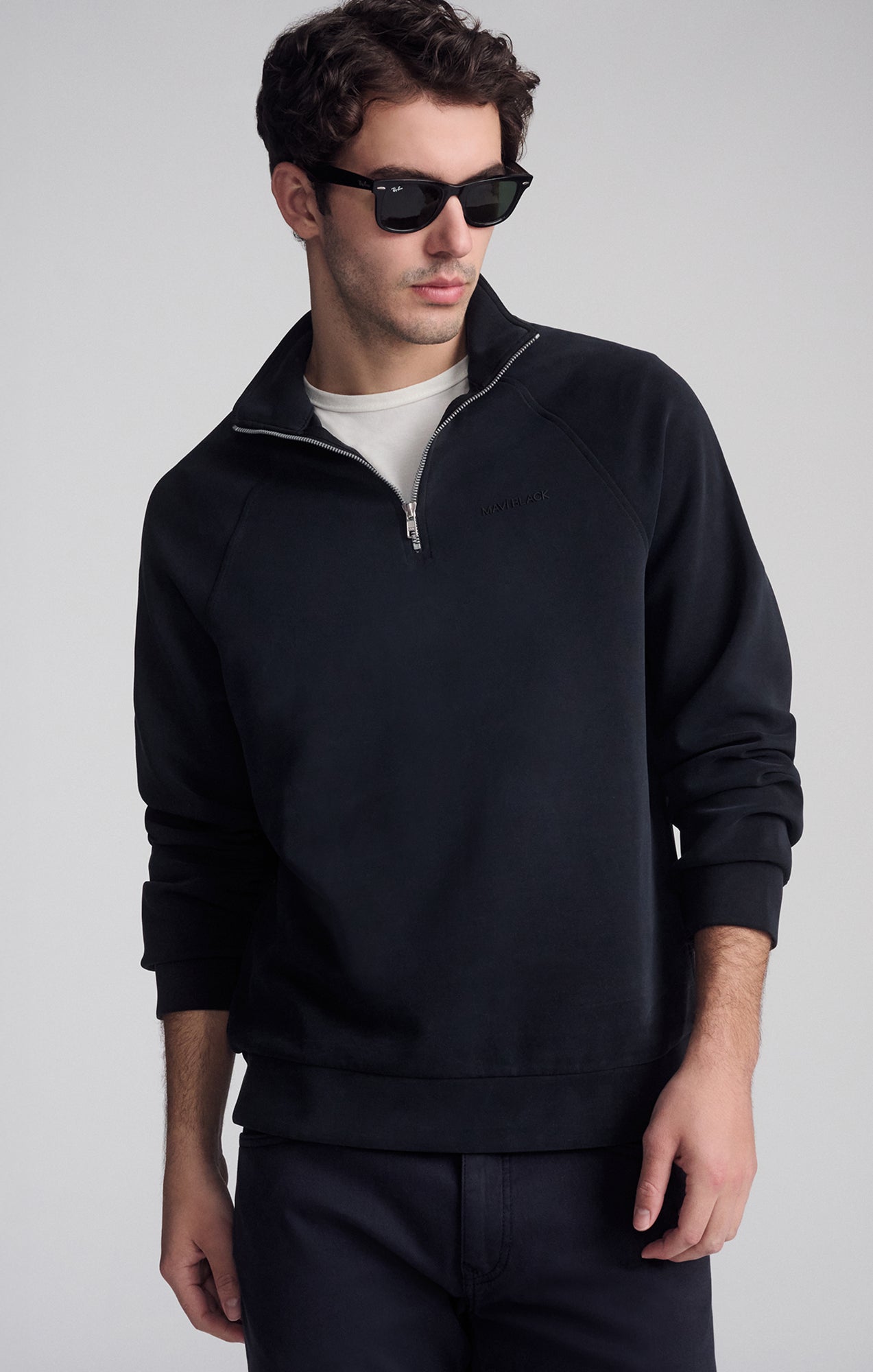 QUARTER ZIP SWEATSHIRT IN JET BLACK - Mavi Jeans