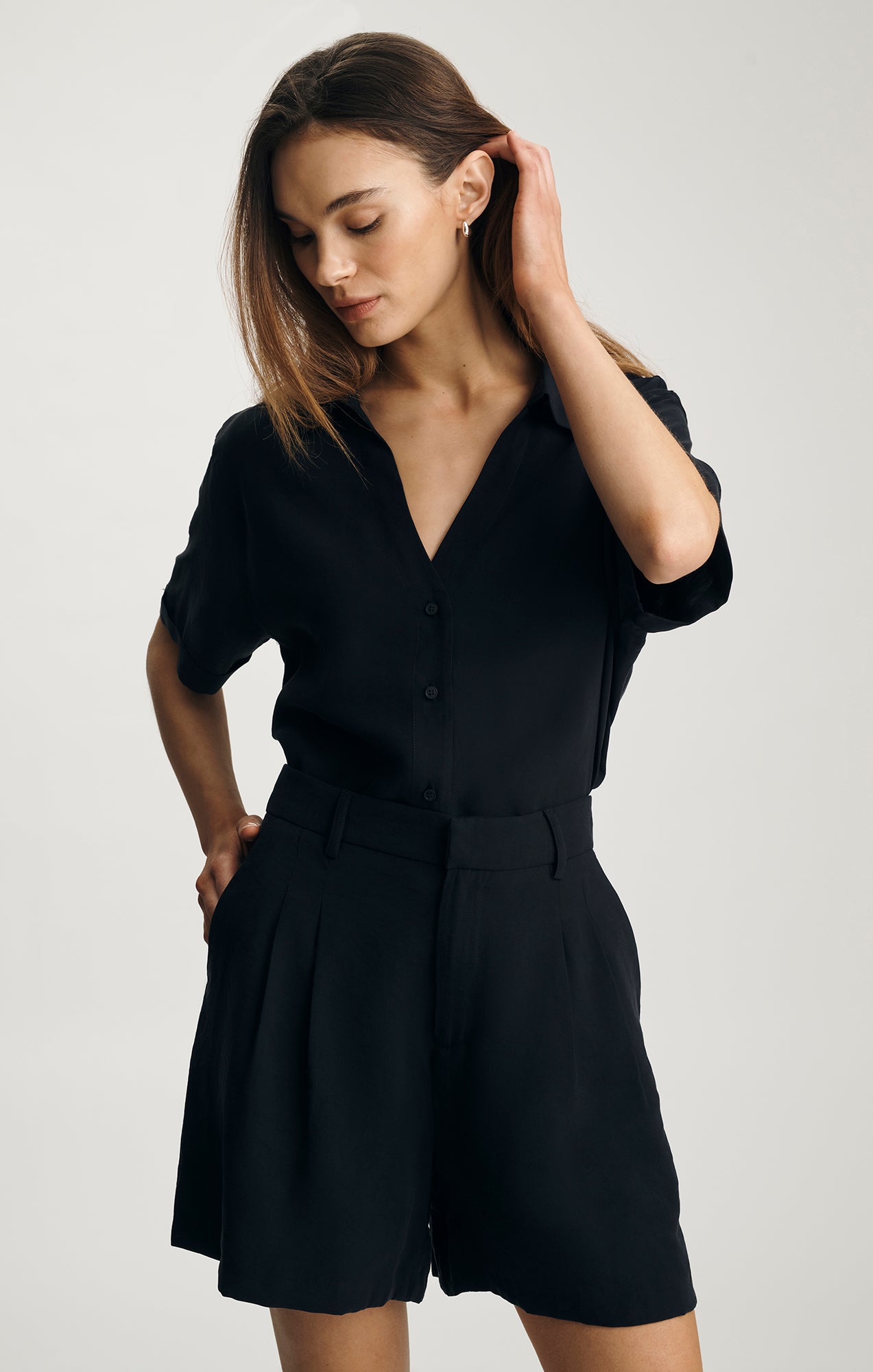 LUXE TOUCH PLEATED SHORTS IN BLACK - Mavi Jeans