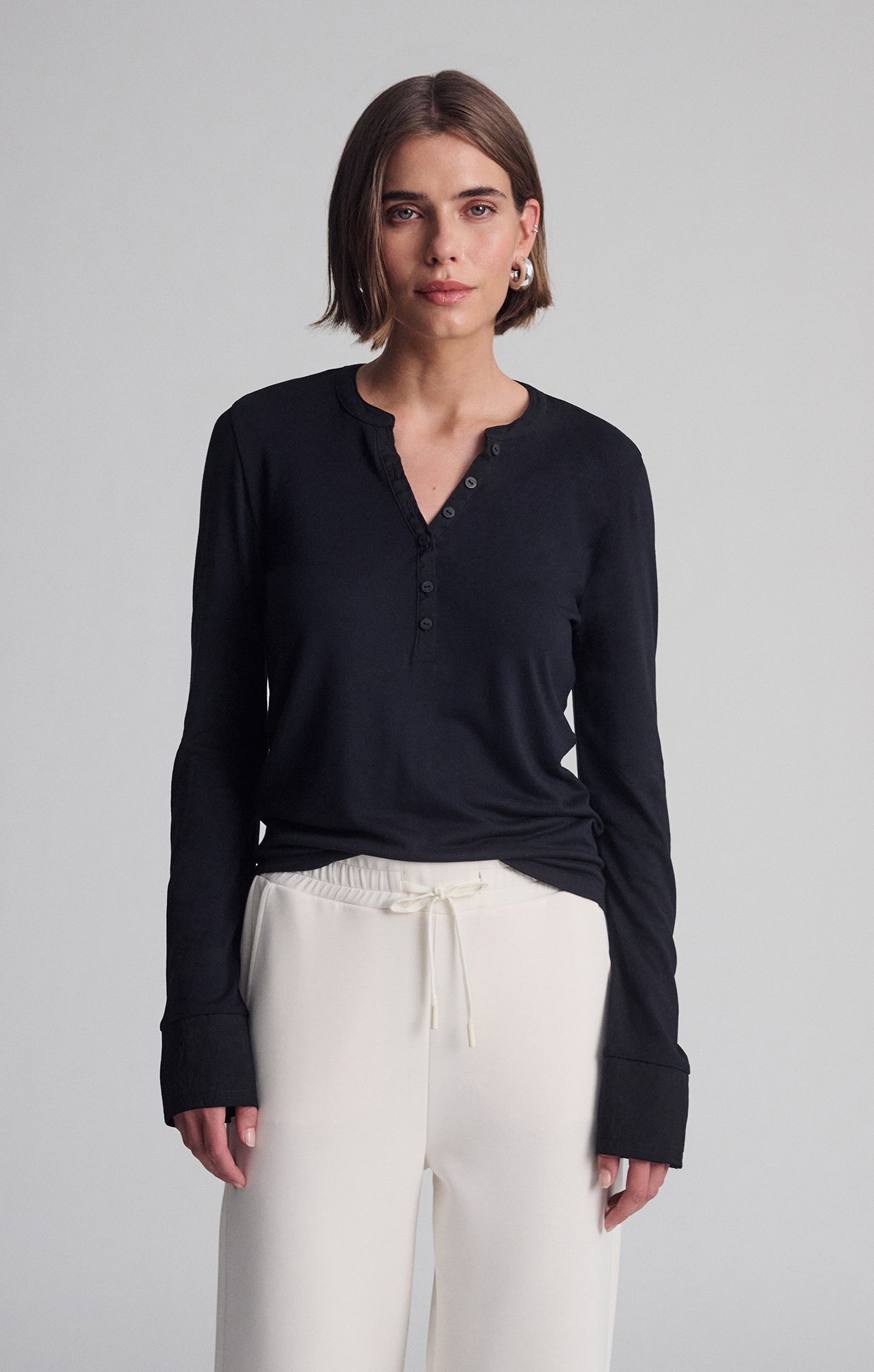 LONG SLEEVE BUTTON T-SHIRT IN BLACK - Mavi Jeans