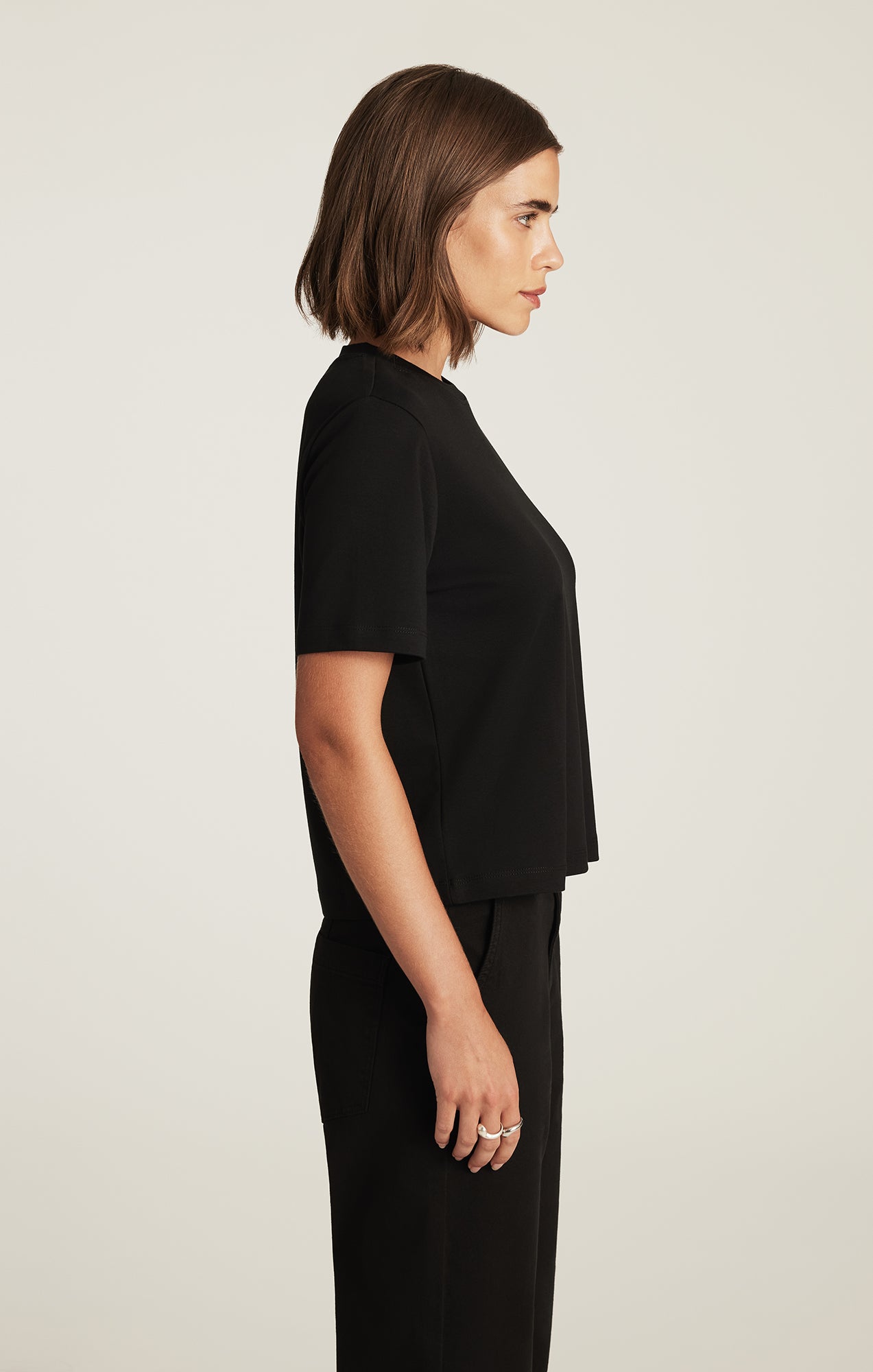 BASIC CREW NECK T-SHIRT IN BLACK