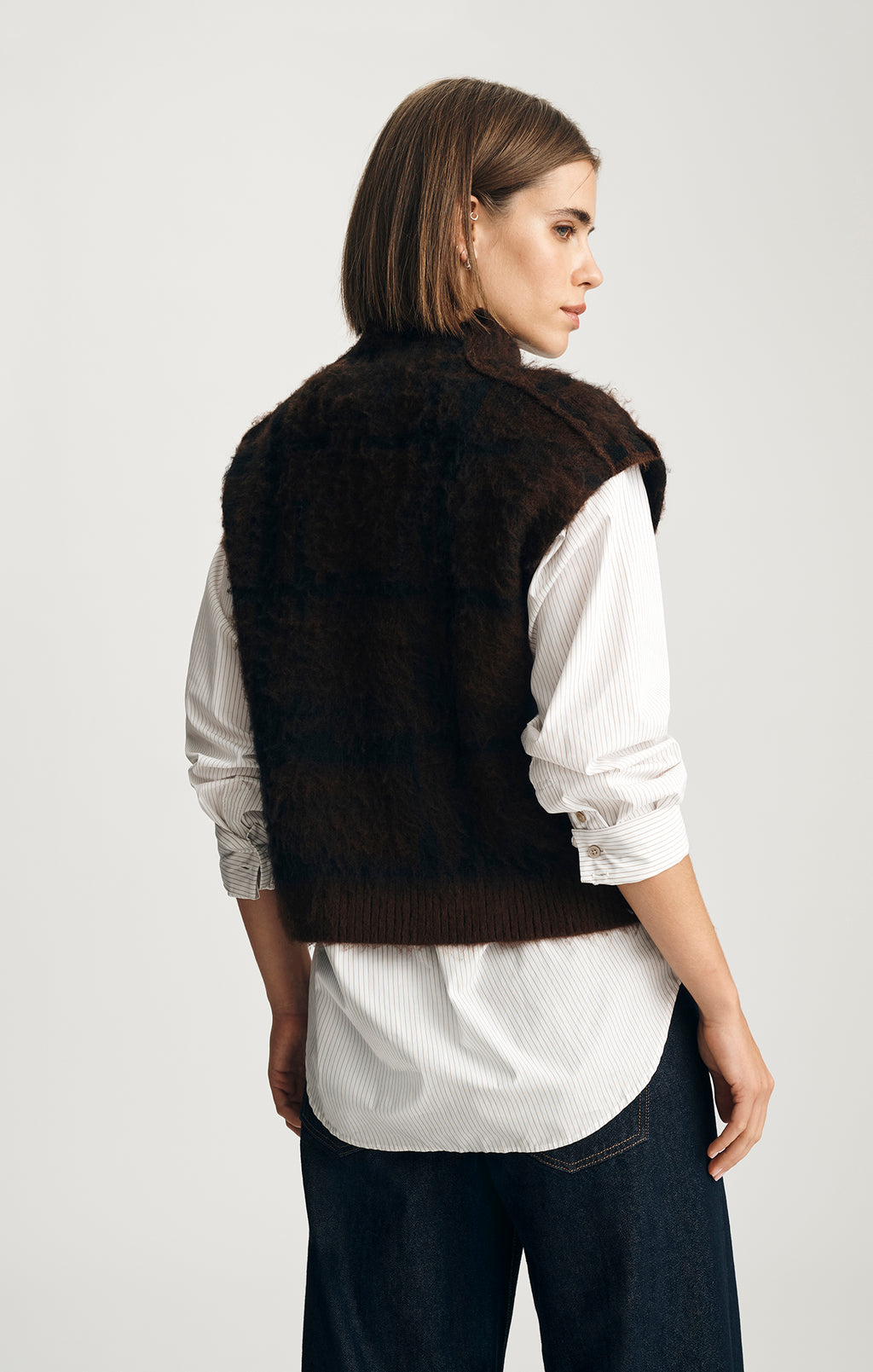 HIGH NECK SWEATER VEST IN TIRAMISU