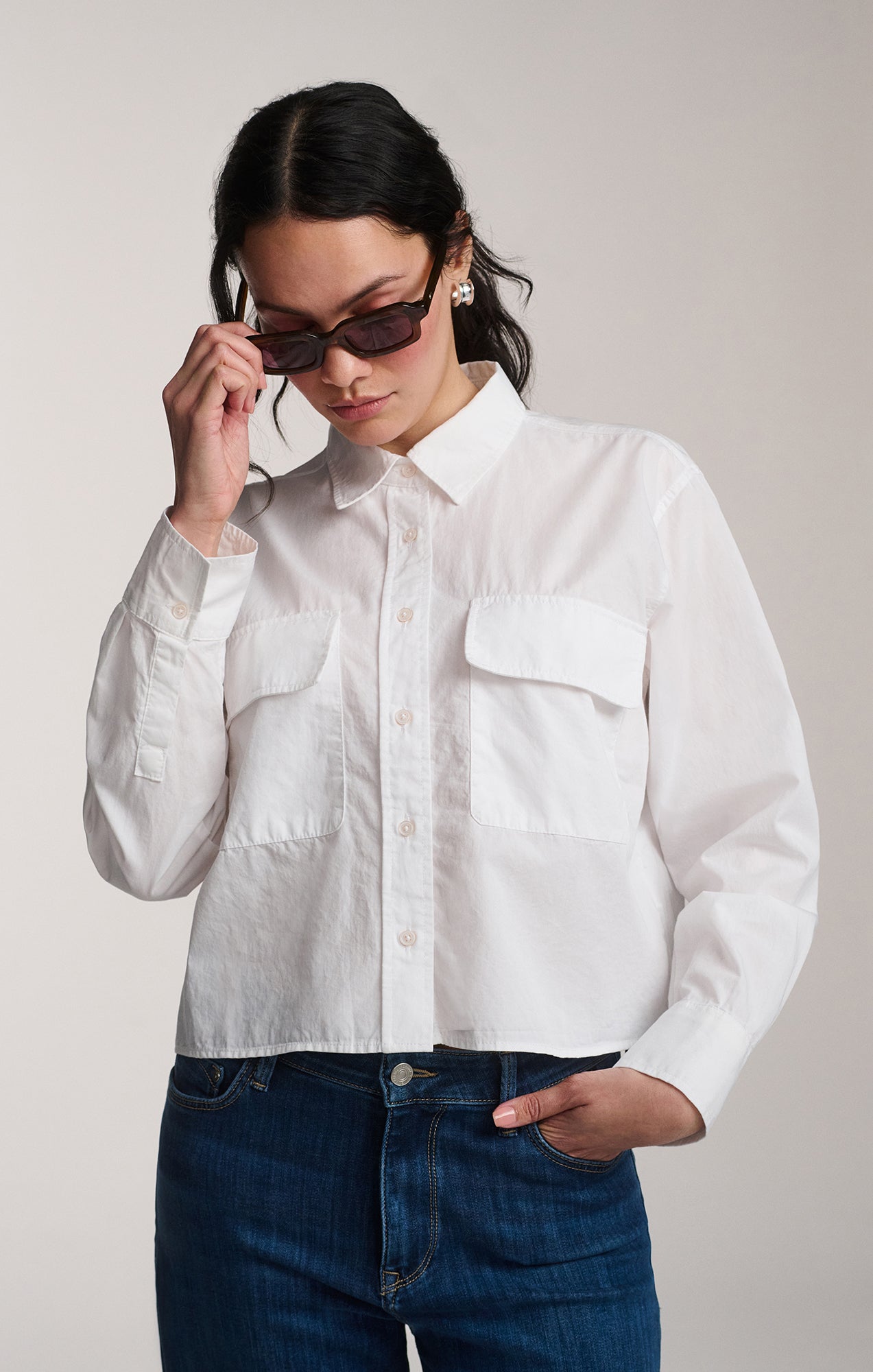 DOUBLE POCKET CROPPED BUTTON-UP SHIRT IN WHITE - Mavi Jeans
