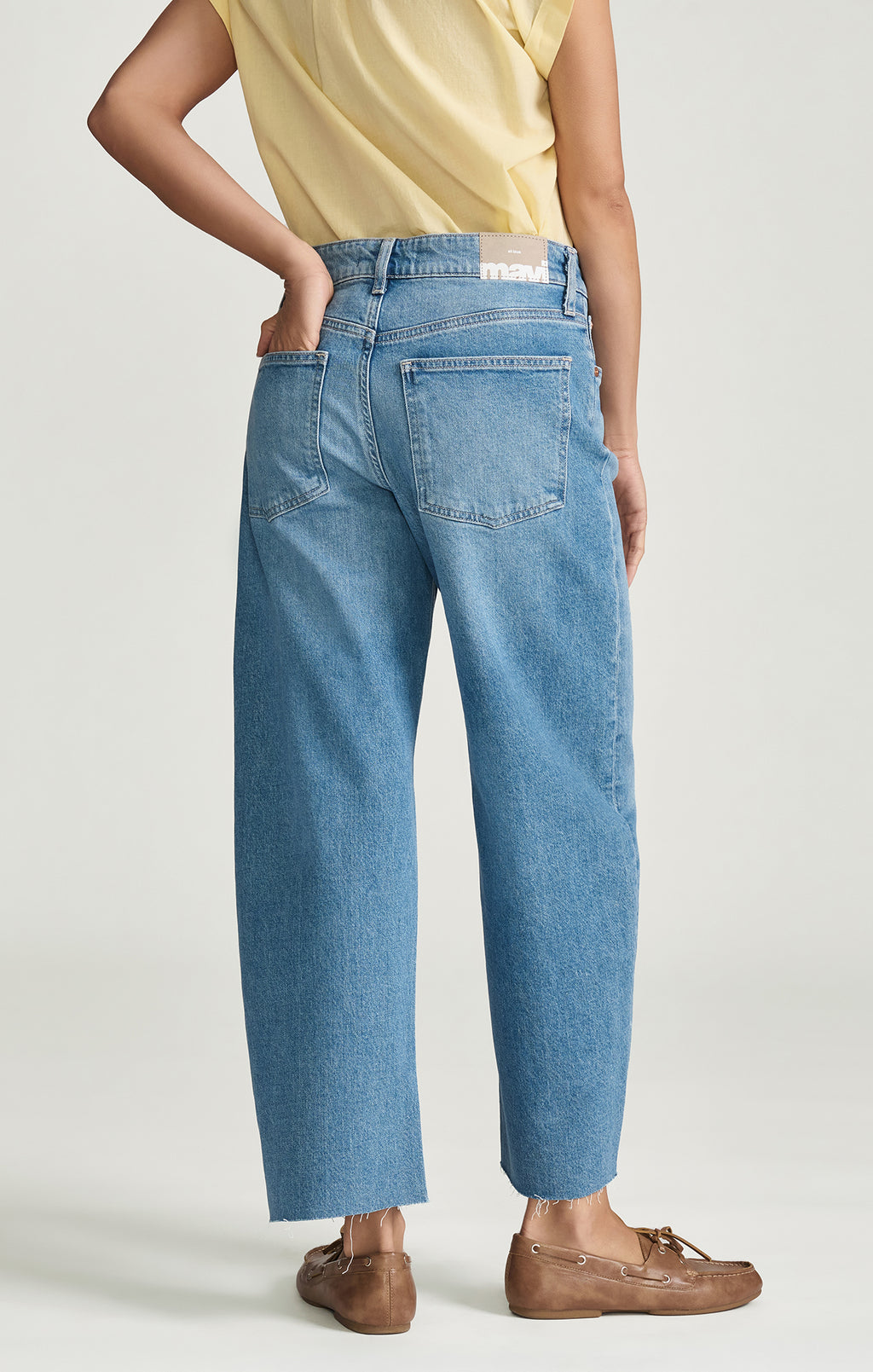 NICA CROPPED BARREL IN LIGHT BRUSHED CLASSIC BLUE - Mavi Jeans