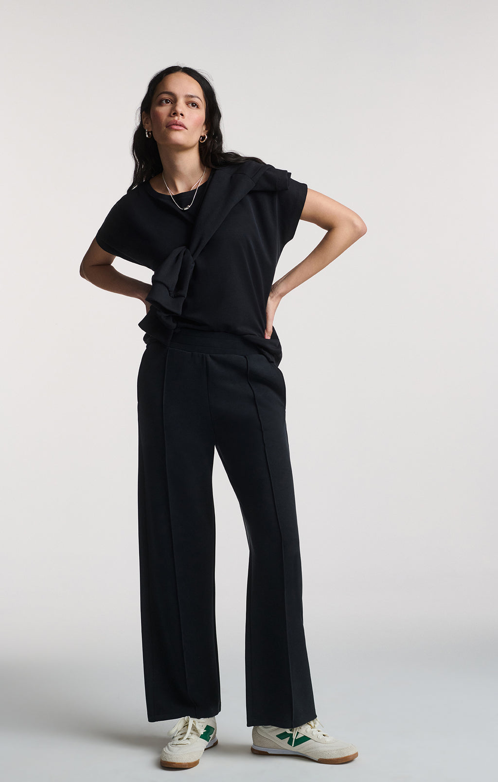 LUXE TOUCH TENCEL™ BOAT NECK T-SHIRT IN BLACK - Mavi Jeans