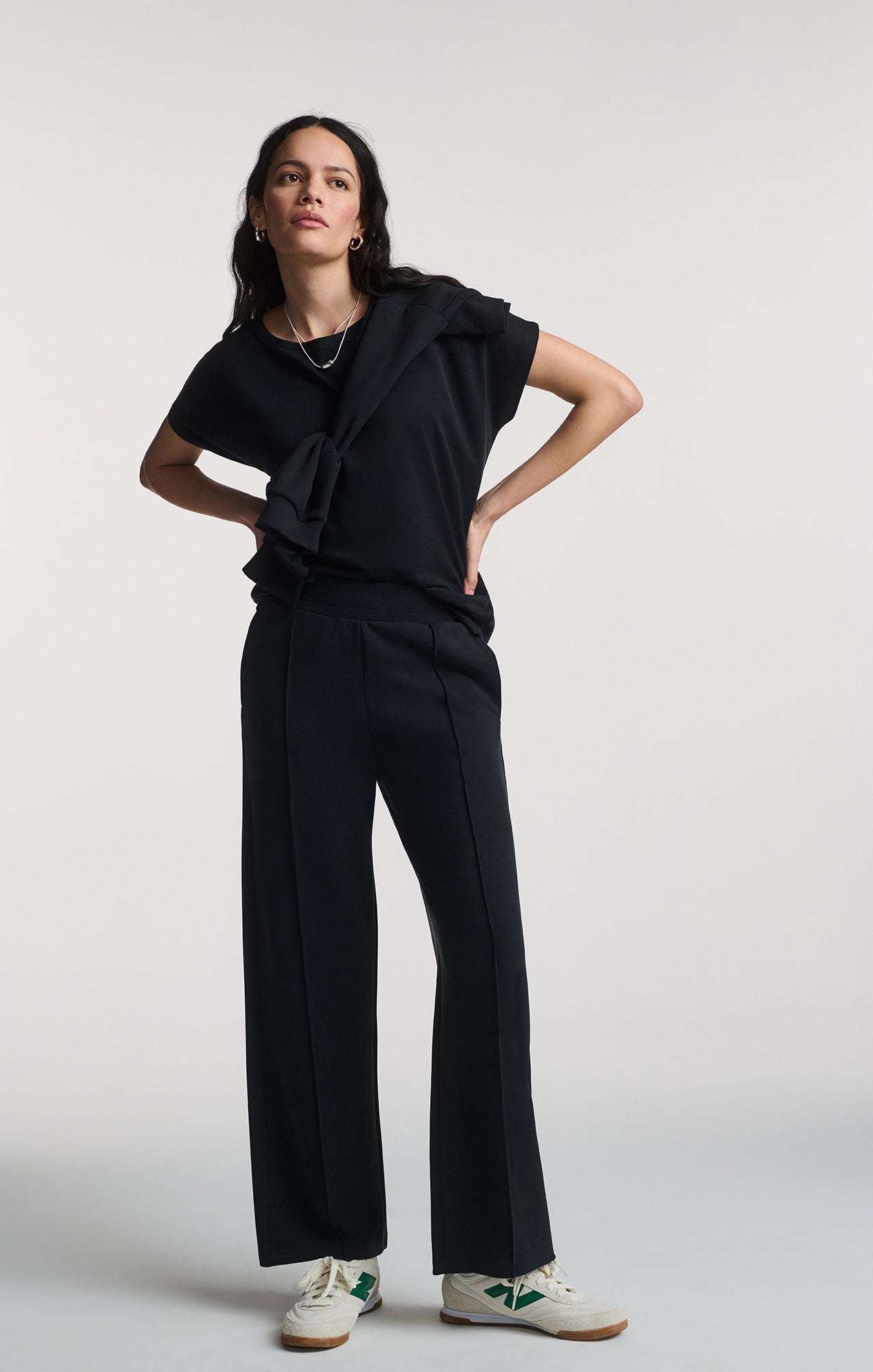 LUXE TOUCH TENCEL™ BOAT NECK T-SHIRT IN BLACK - Mavi Jeans