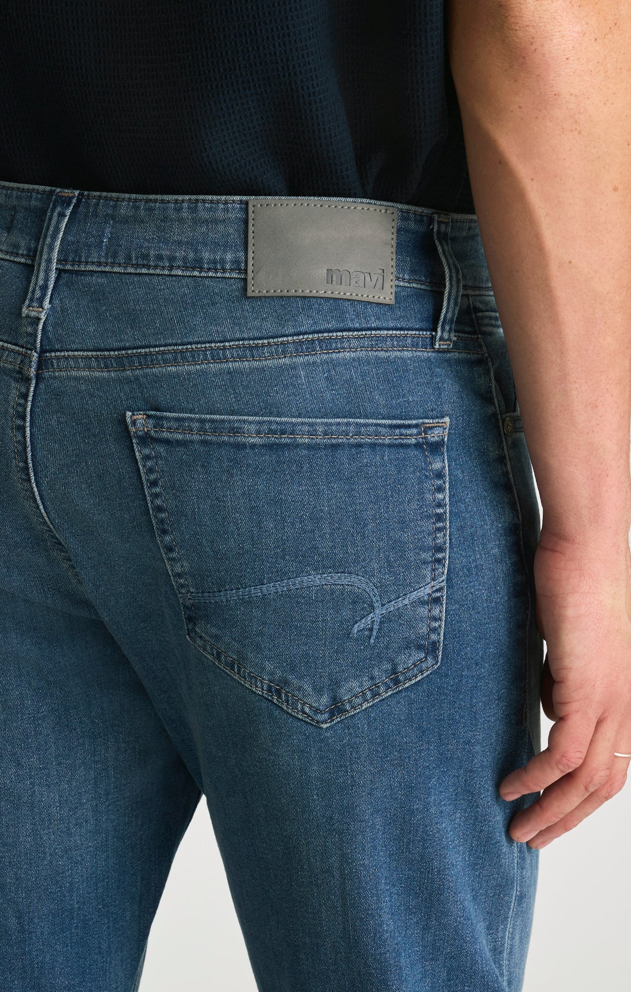 MATT RELAXED RIGHT LIKE EN BLEU INDIGO MOYEN BROSSÉ WILLIAMSBURG