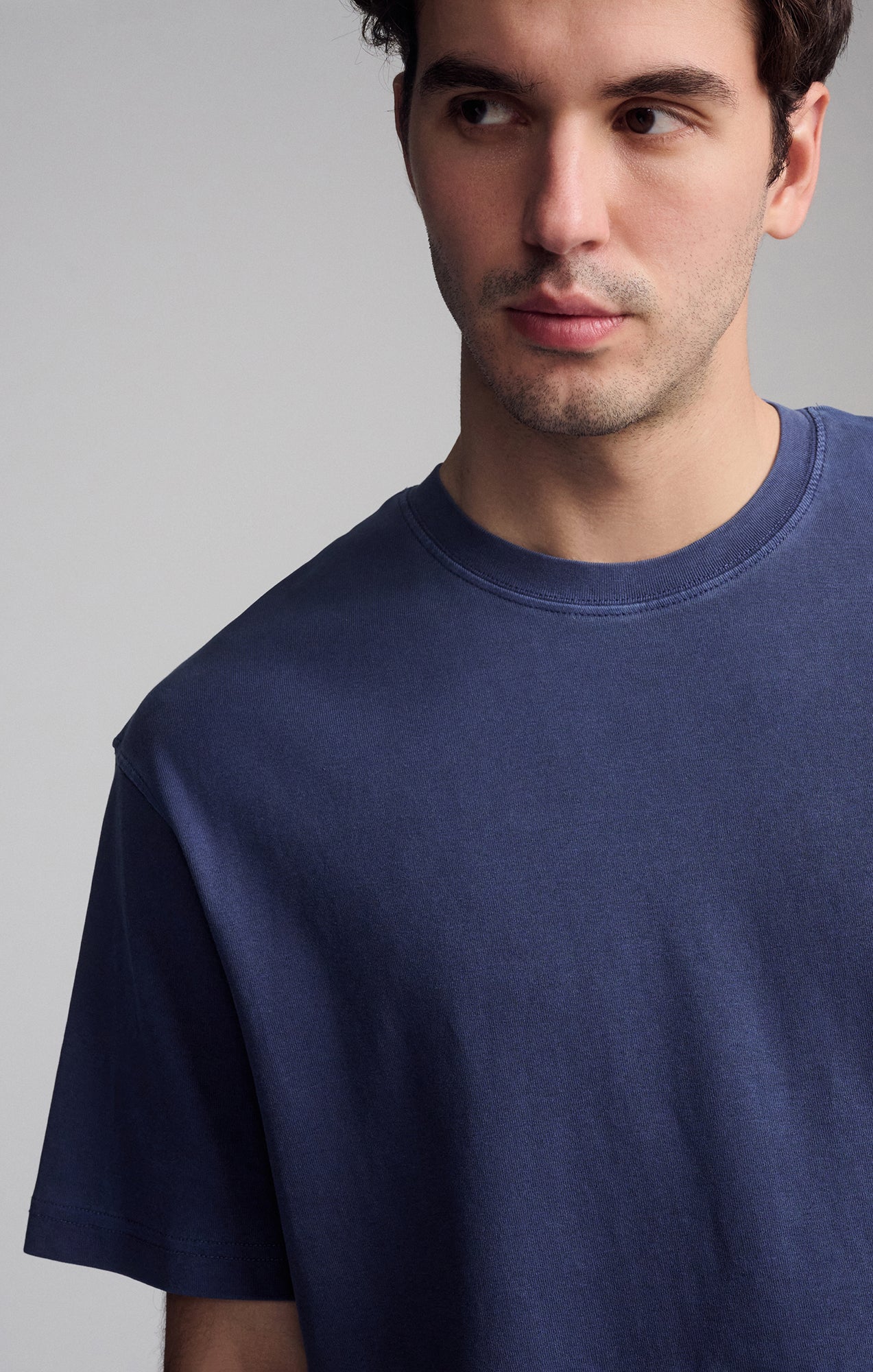 SHORT SLEEVE CREW NECK T-SHIRT IN BLACK IRIS - Mavi Jeans