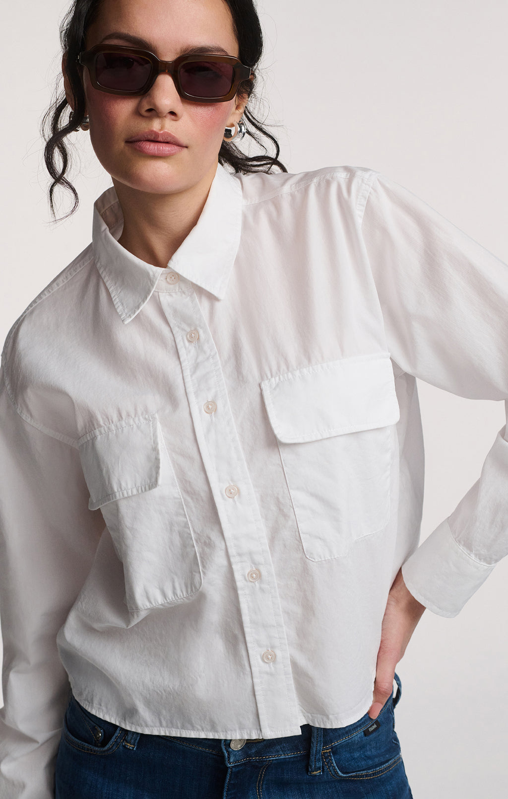 DOUBLE POCKET CROPPED BUTTON-UP SHIRT IN WHITE - Mavi Jeans