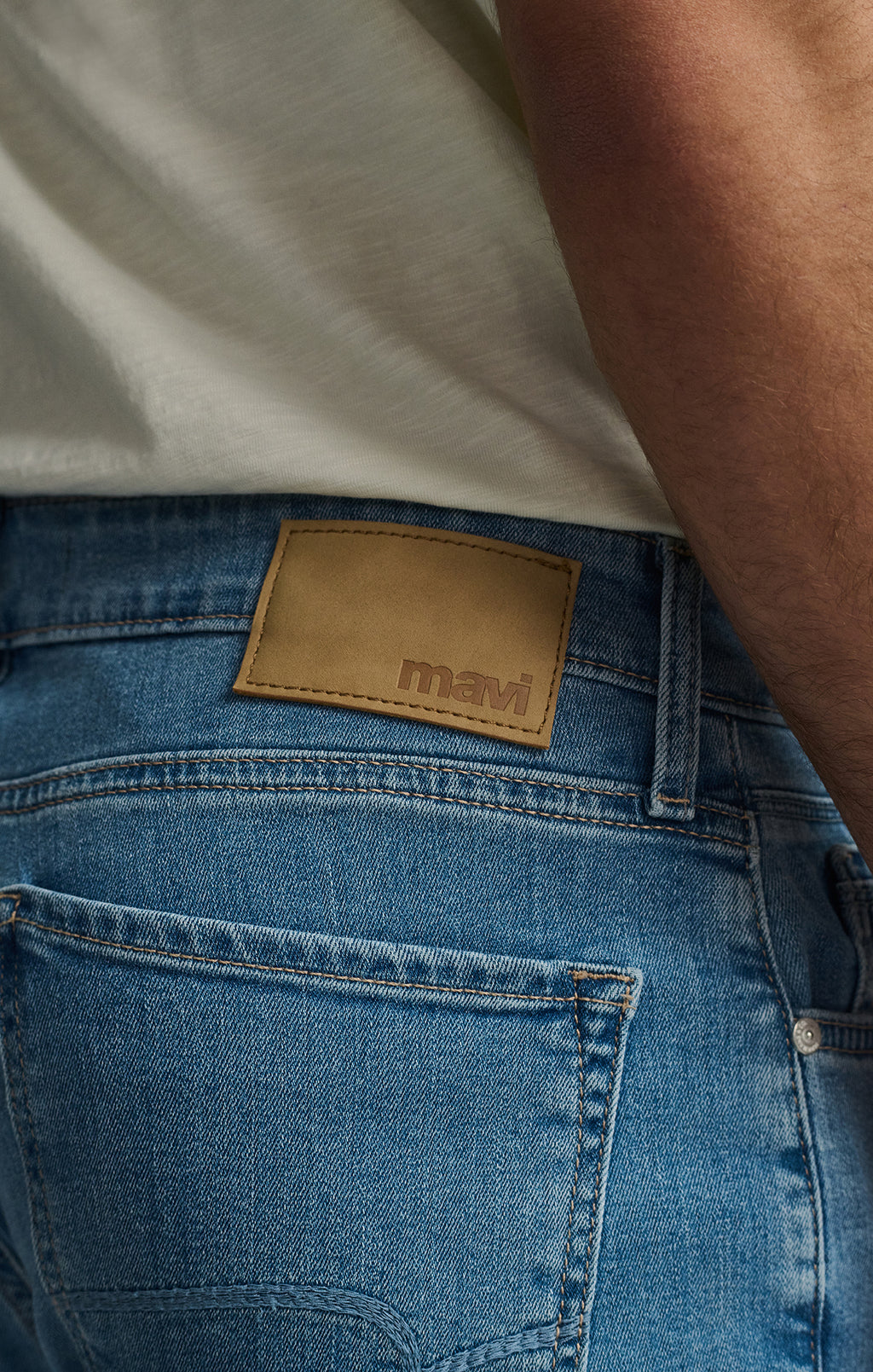 ZACH STRAIGHT LEG IN BLEACHED WILLIAMSBURG - Mavi Jeans