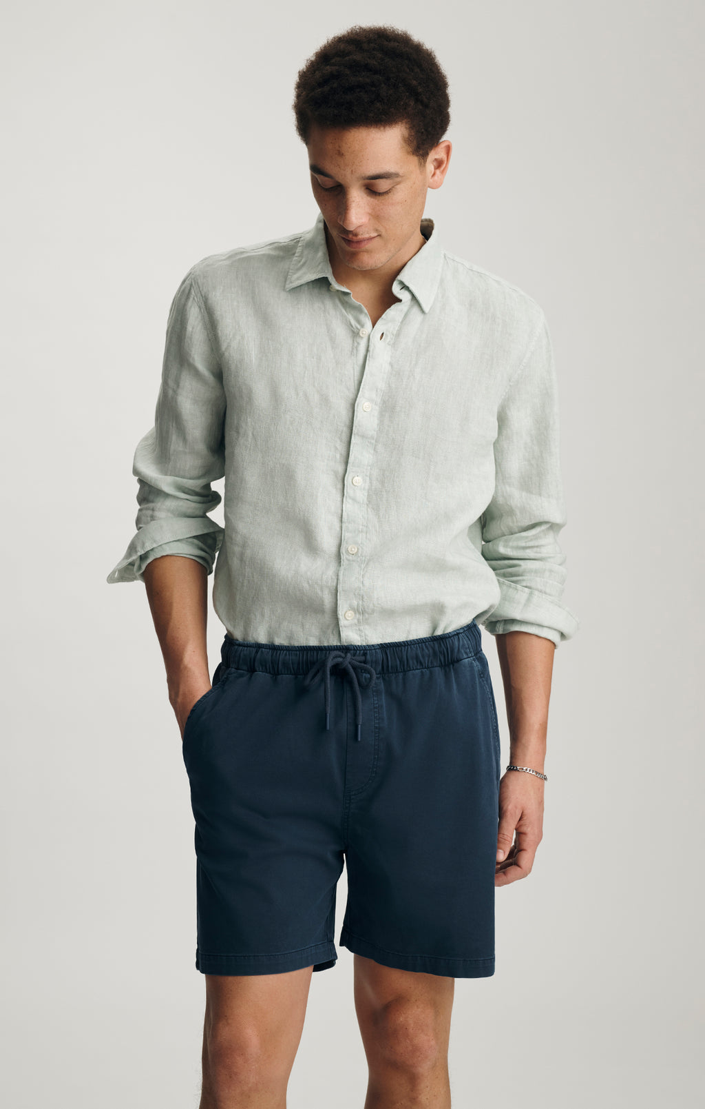 TENCEL™ DRAWSTRING 7" INSEAM SHORTS IN TOTAL ECLIPSE - Mavi Jeans