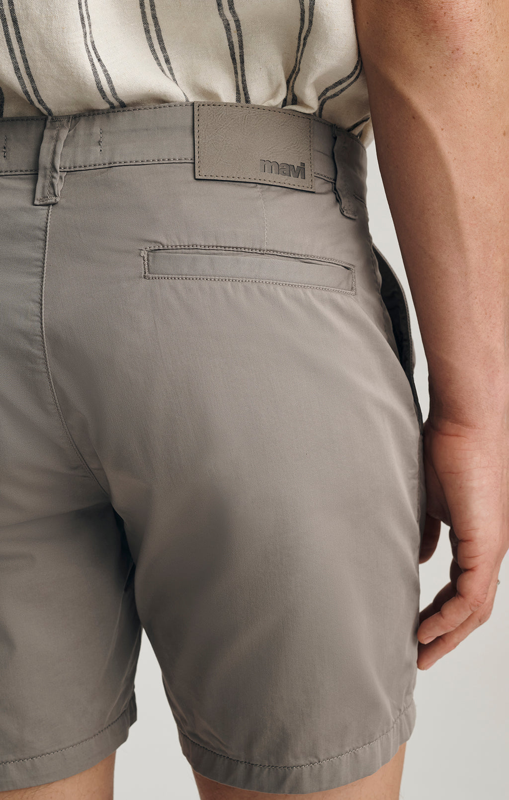 NATE CHINO SHORTS IN FOGGY CITY SMART - Mavi Jeans