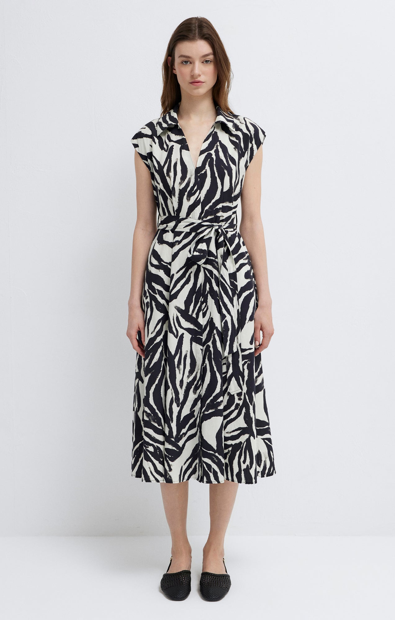 Robe-chemise midi en lin à ceinture imprimée zèbre batic