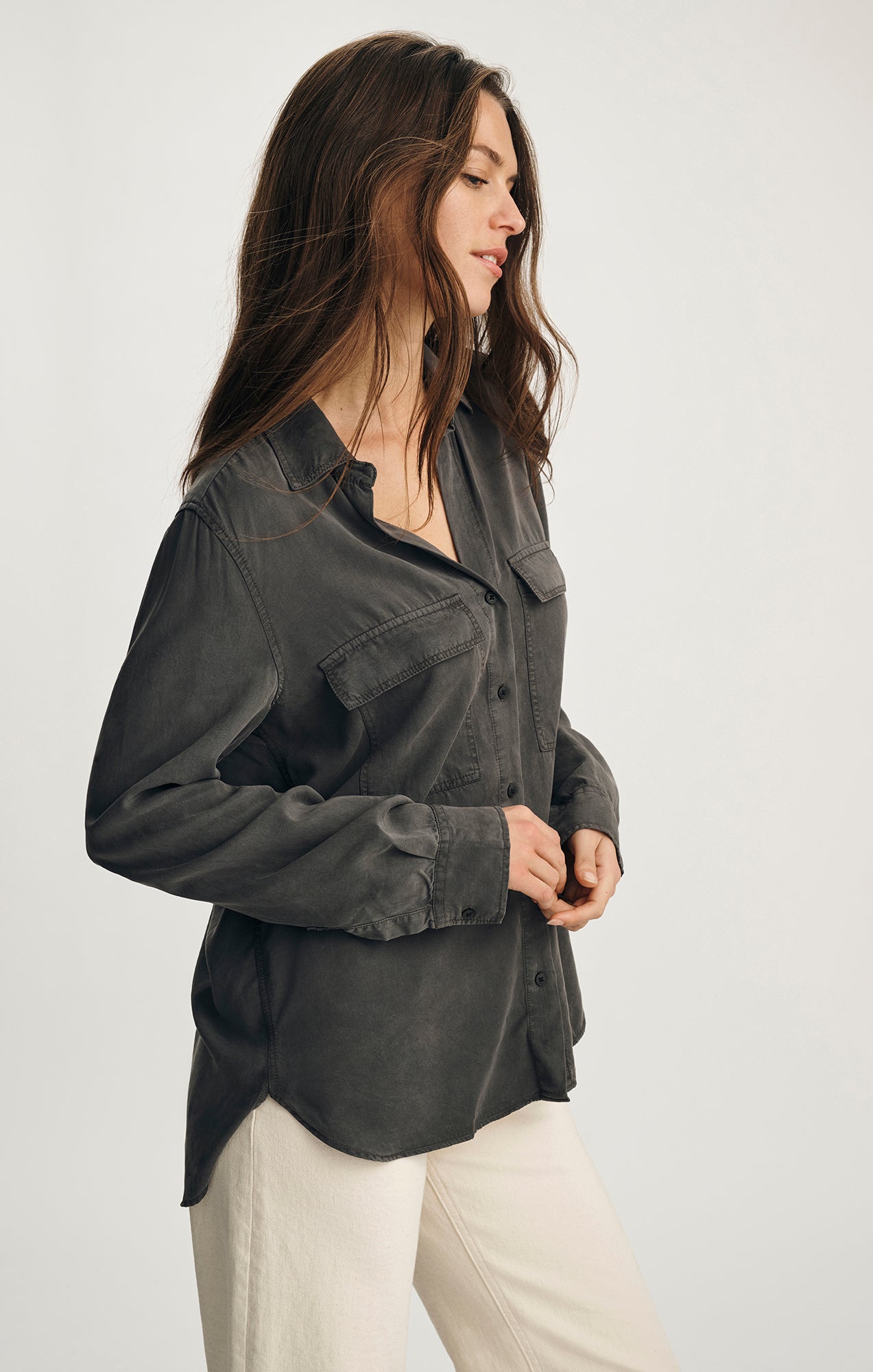 LUXE TOUCH TENCEL™ DOUBLE POCKET BUTTON-UP SHIRT IN DARK SHADOW