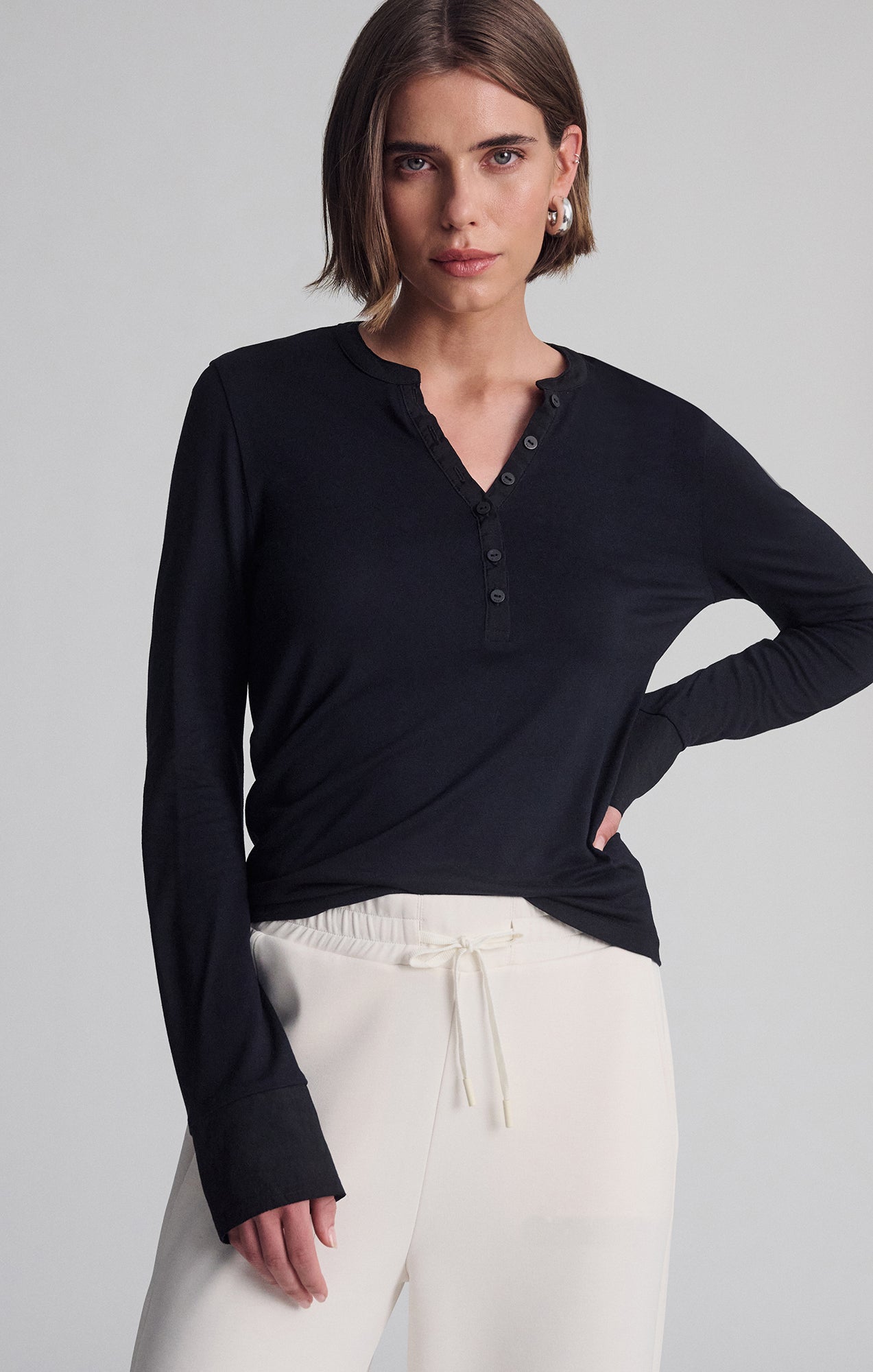 LONG SLEEVE BUTTON T-SHIRT IN BLACK - Mavi Jeans