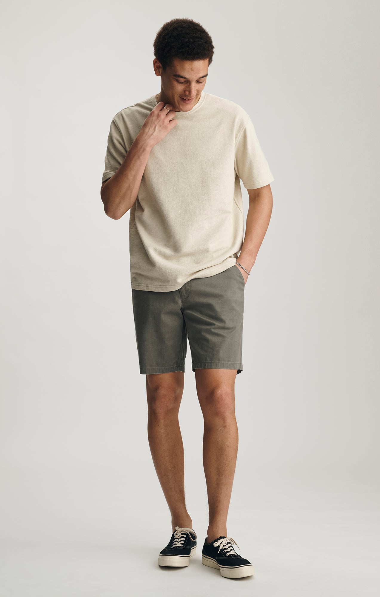NOAH SHORTS IN OLIVE VINTAGE COLORED - Mavi Jeans
