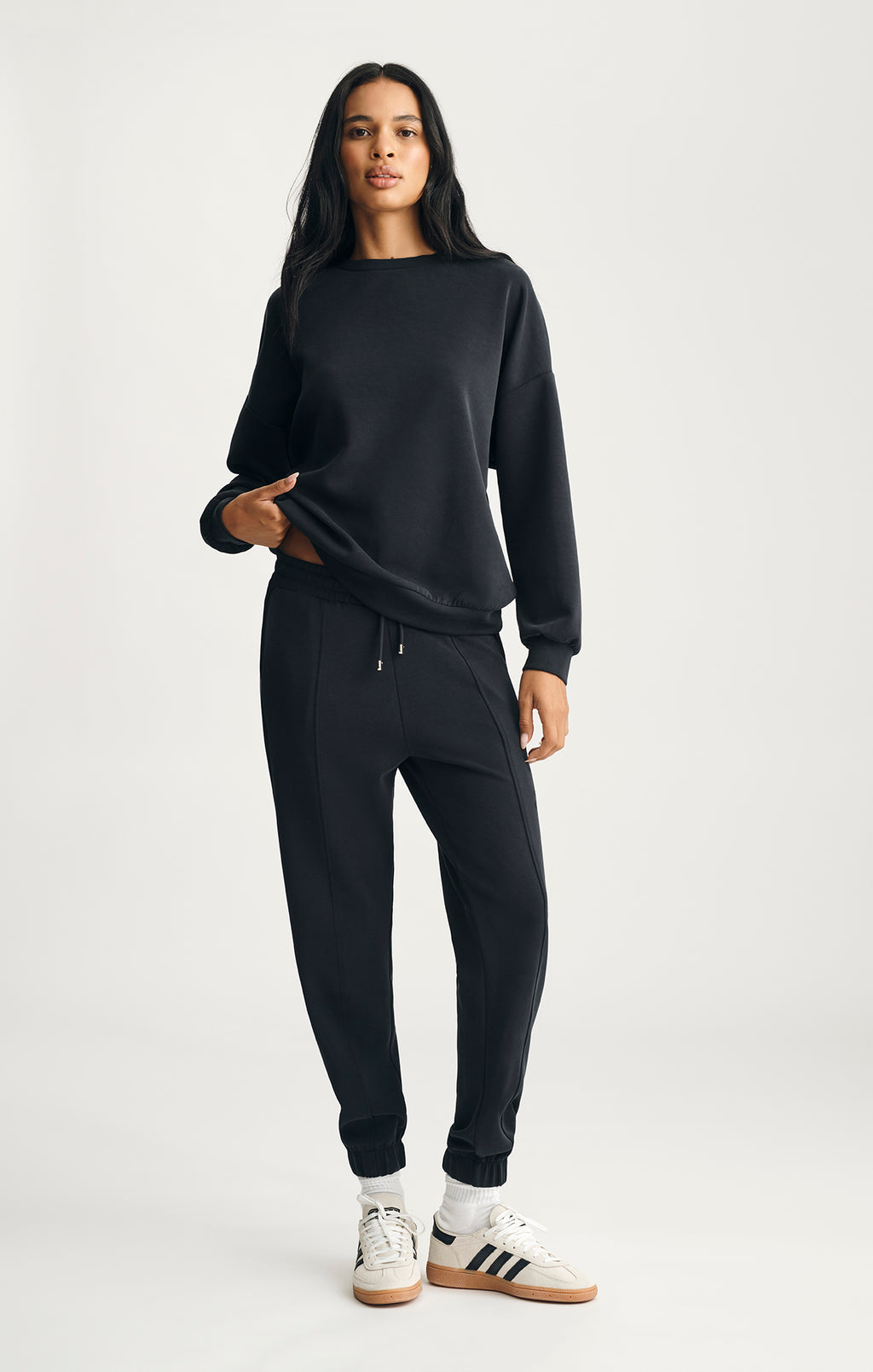 LUXE TOUCH TENCEL™ SWEATSHIRT IN BLACK - Mavi Jeans