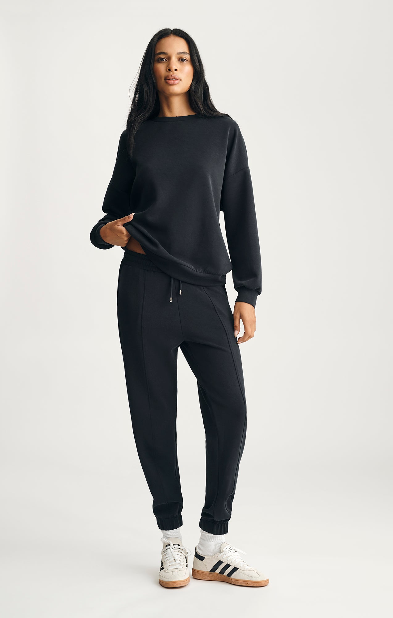 LUXE TOUCH TENCEL™ SWEATSHIRT IN BLACK - Mavi Jeans