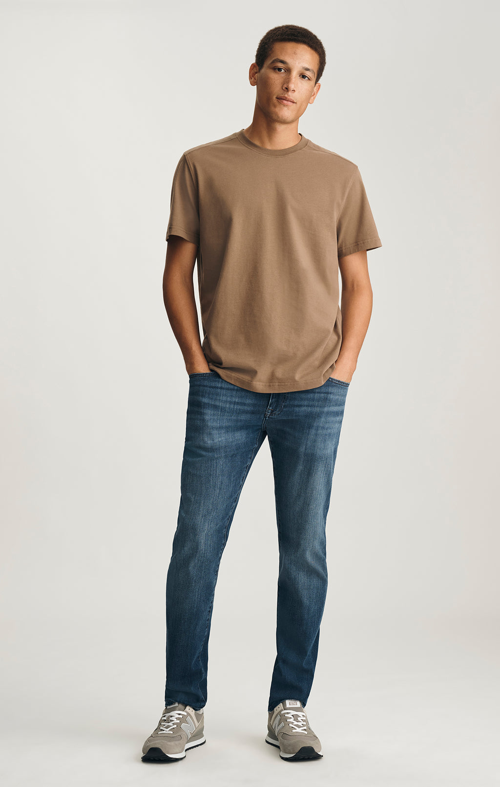 BASIC SHORT SLEEVE T-SHIRT IN SHITAKE